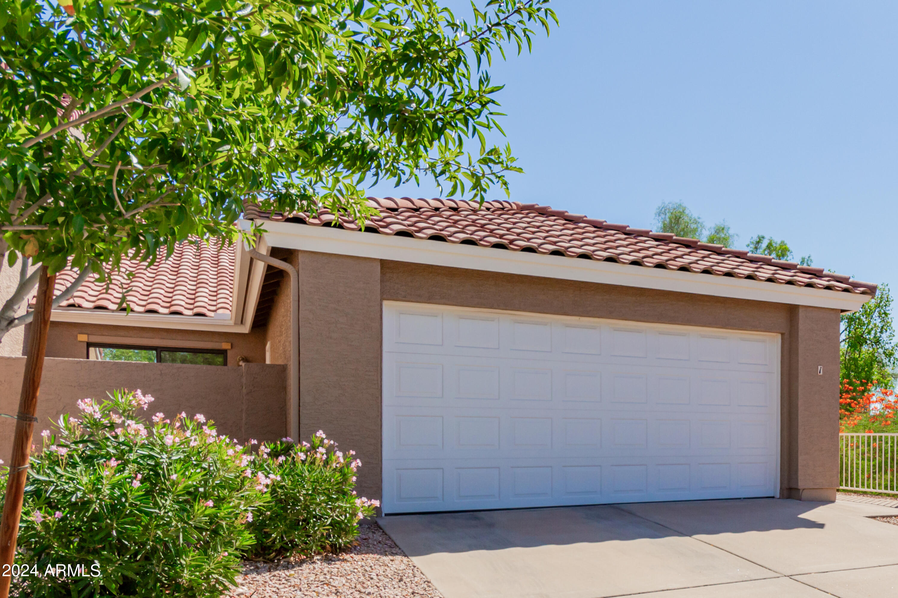 3510 E HAMPTON Avenue # 1