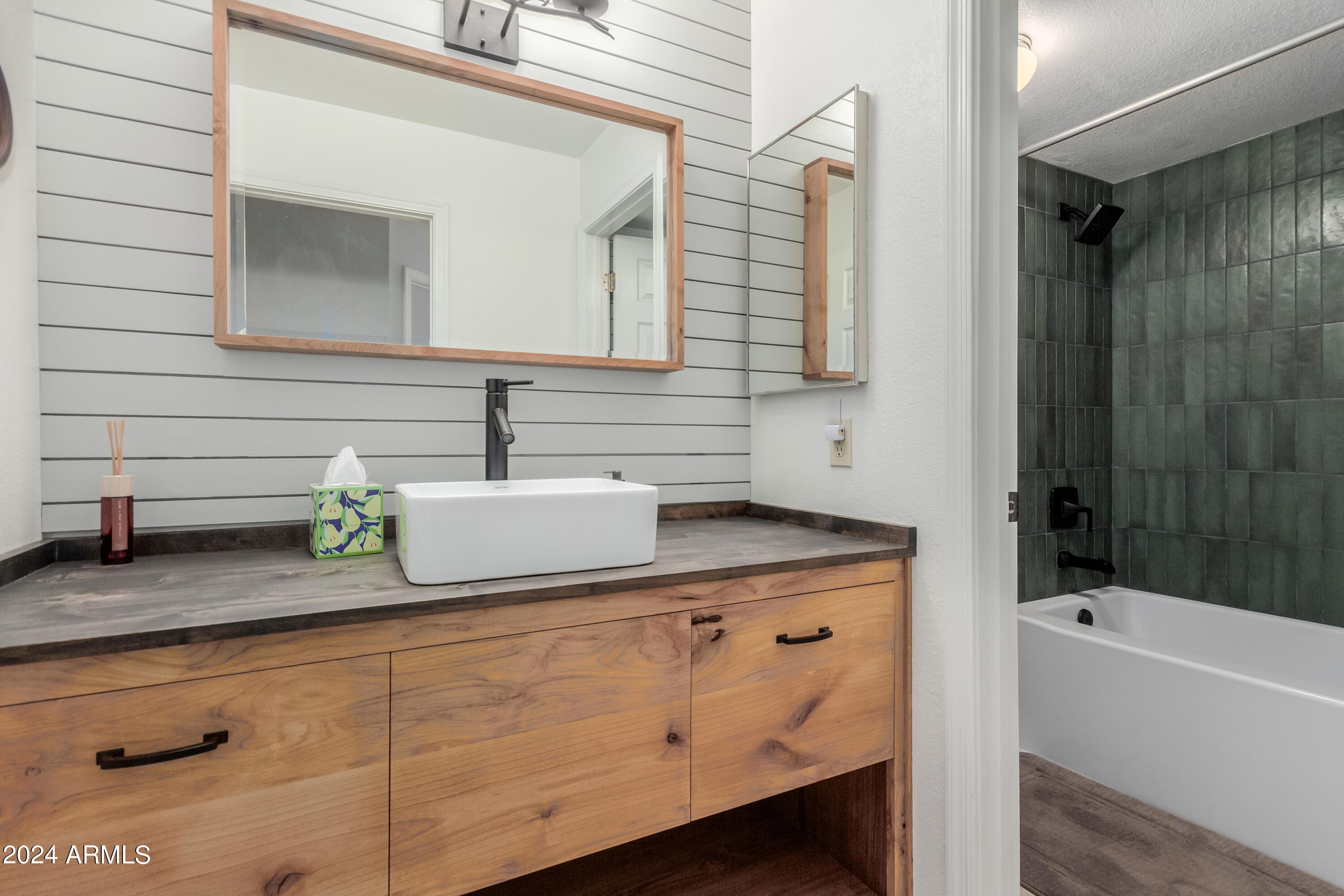 3510 E HAMPTON Avenue # 1