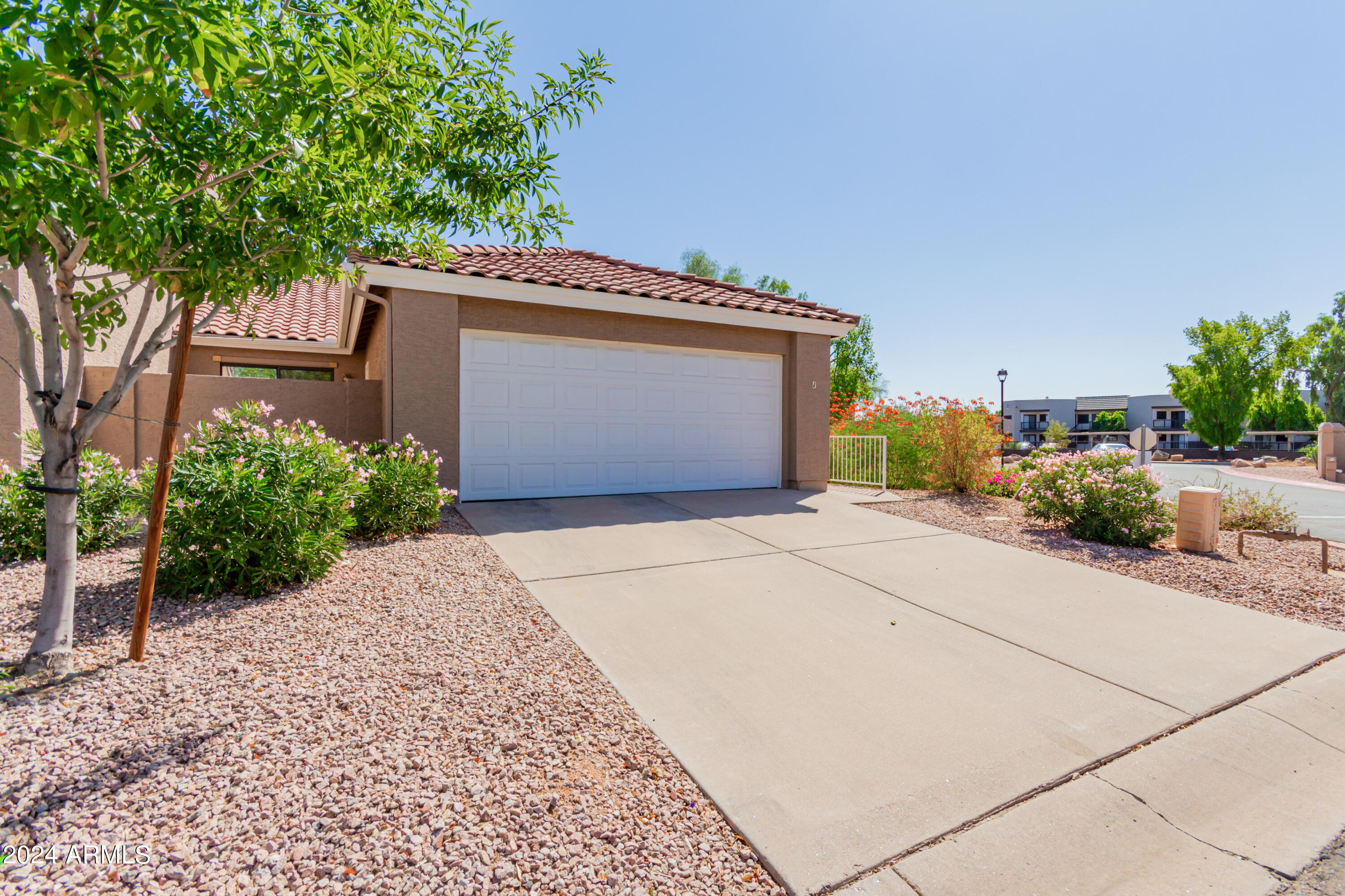 3510 E HAMPTON Avenue # 1