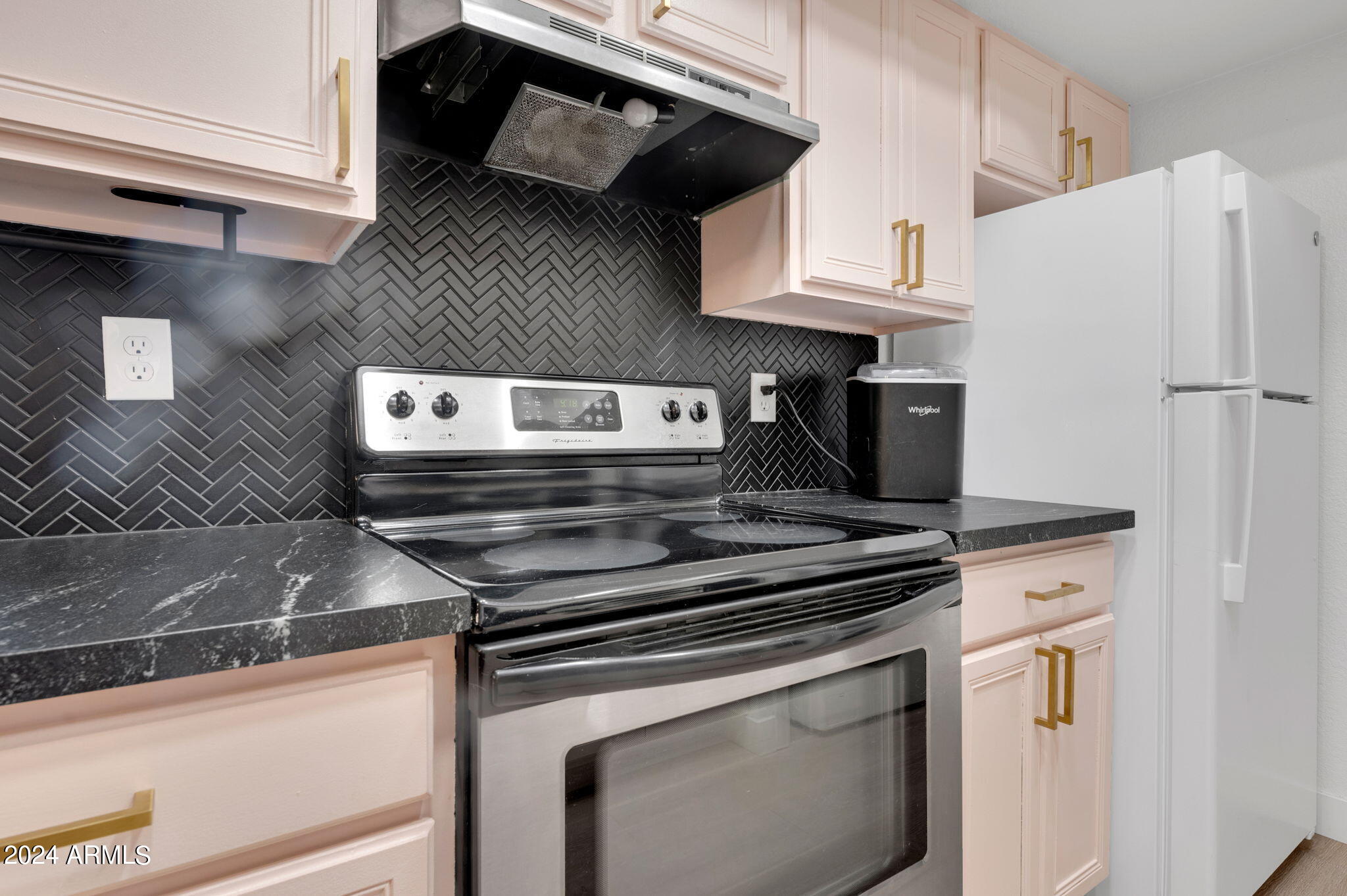 740 W ELM Street # 125