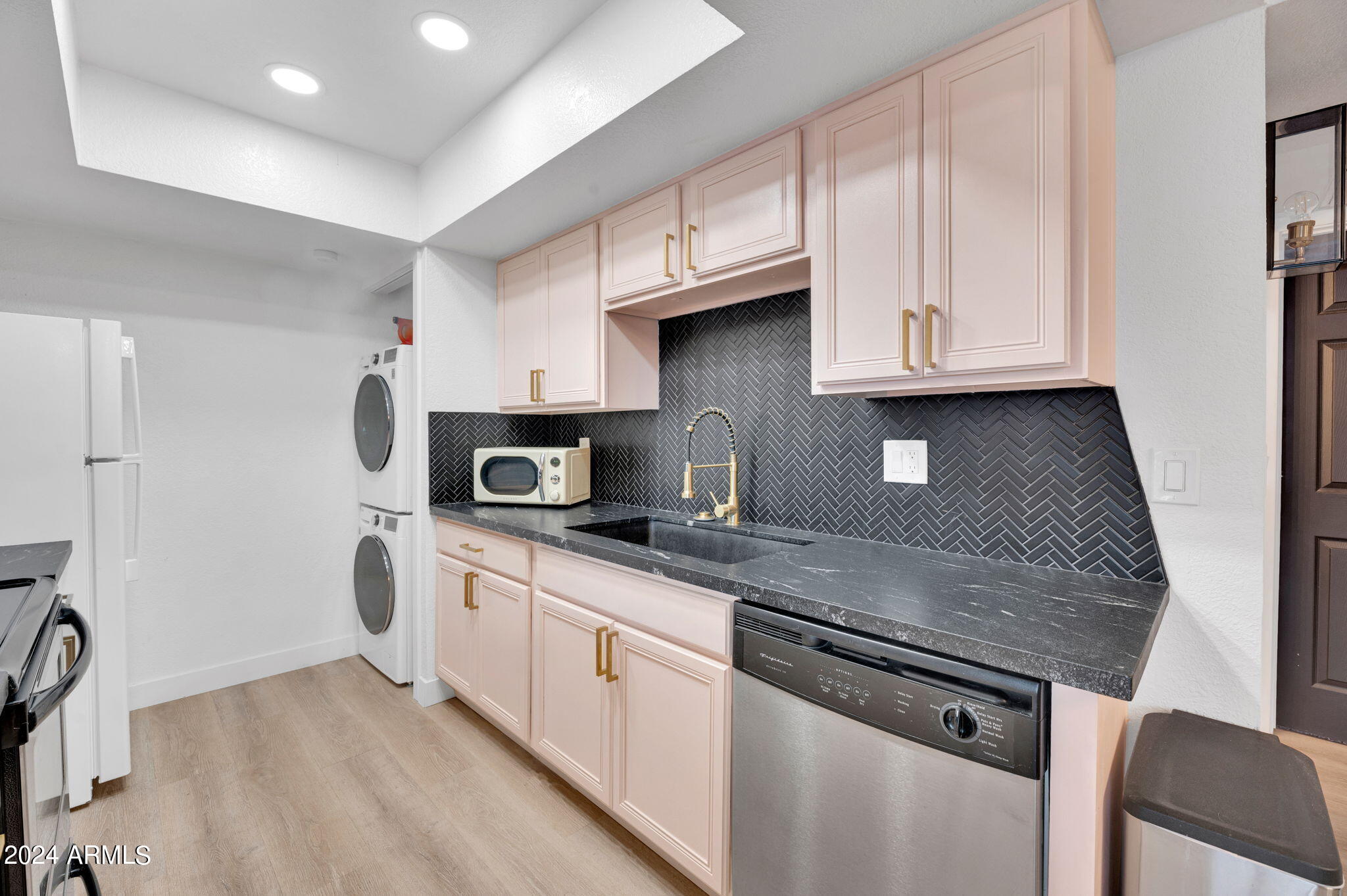 740 W ELM Street # 125