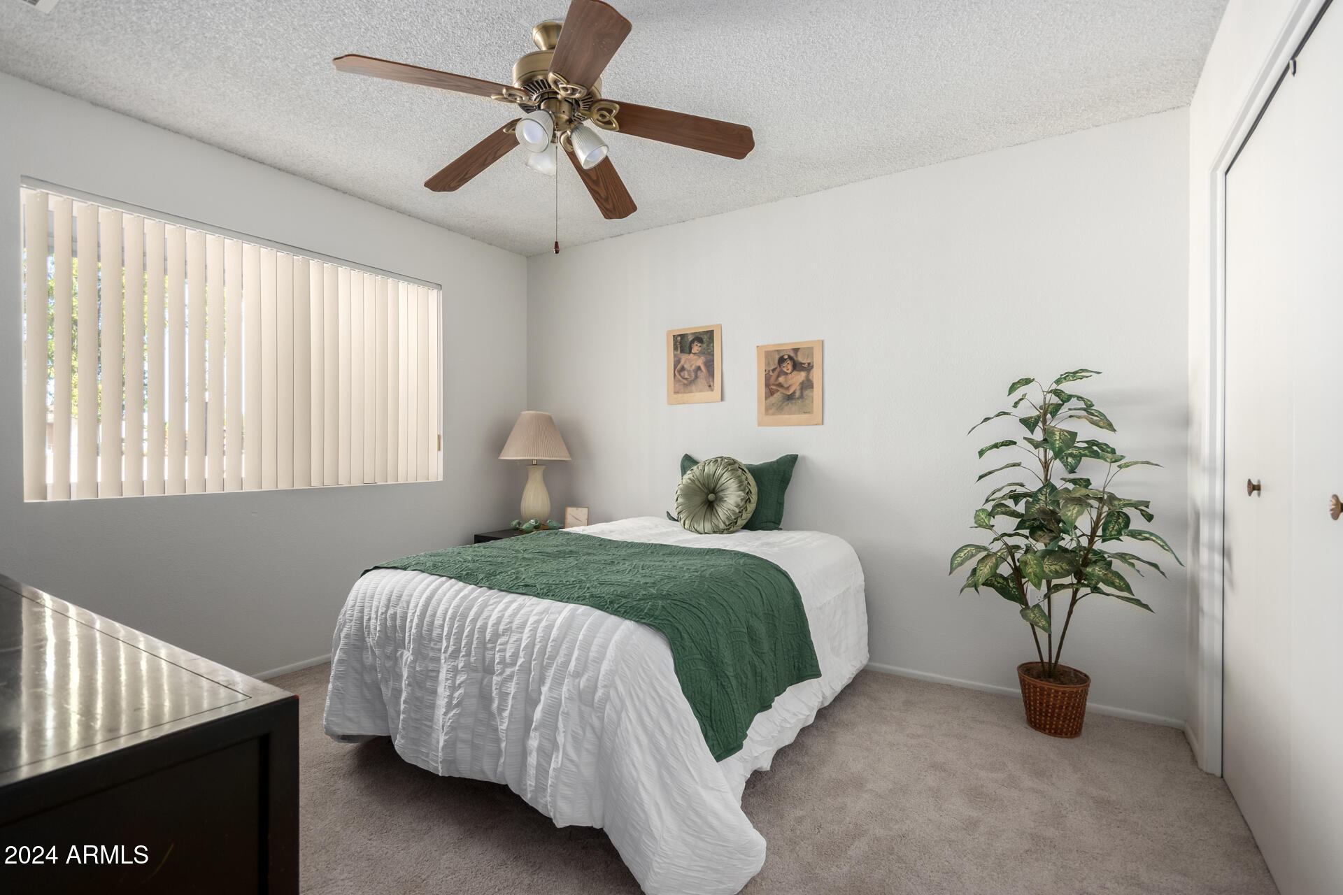 10046 W CONCORD Avenue