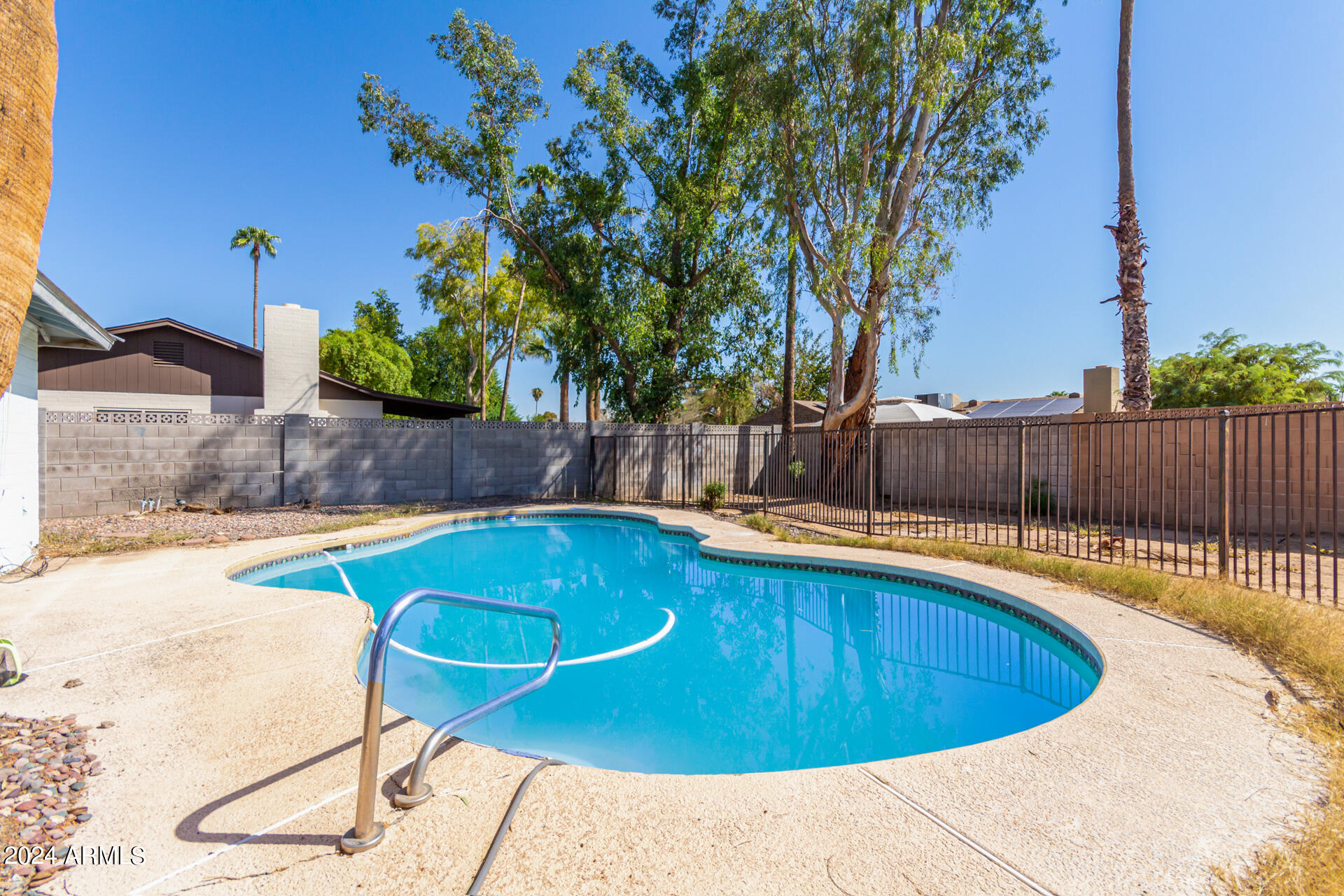 4949 E WINDROSE Drive