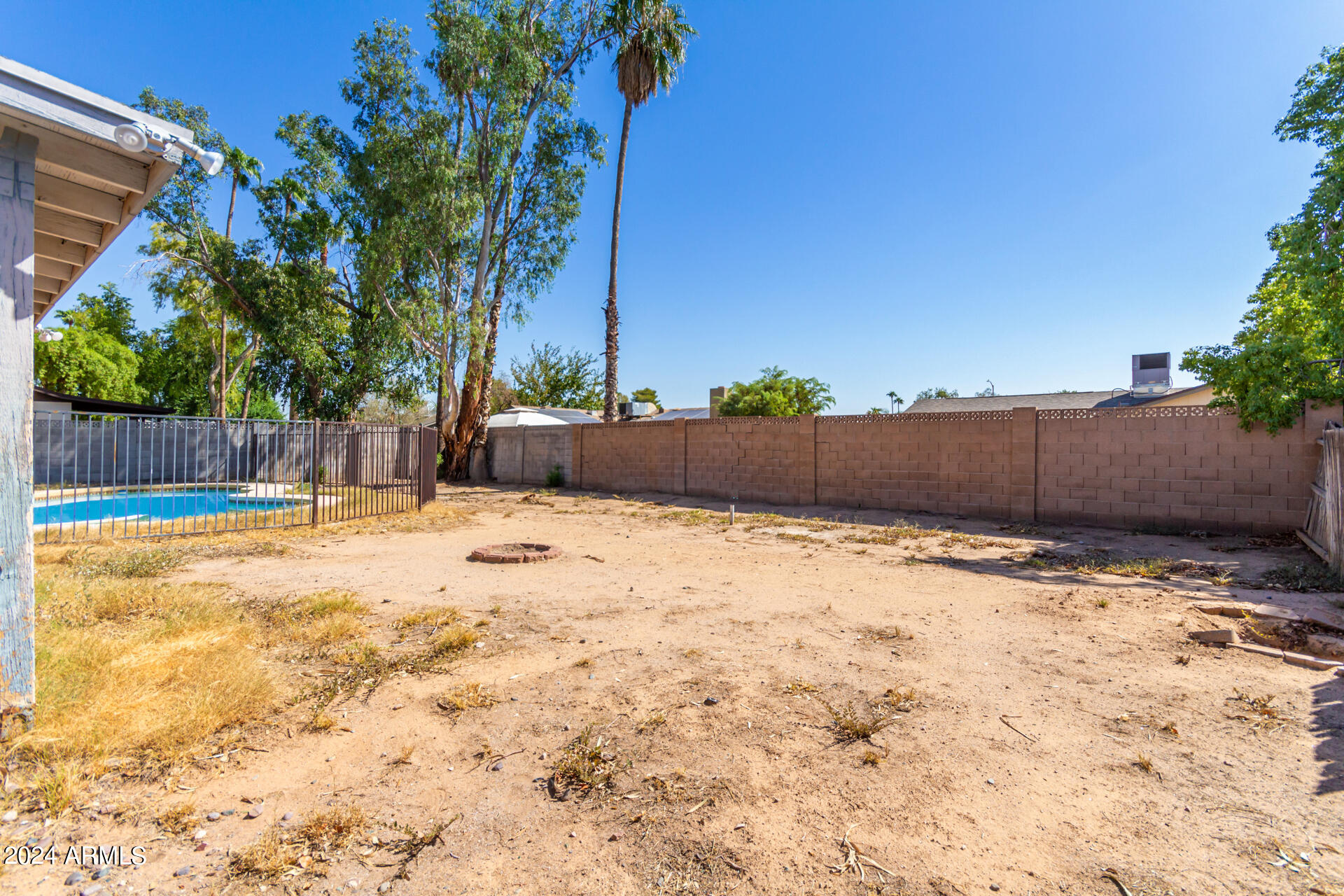 4949 E WINDROSE Drive