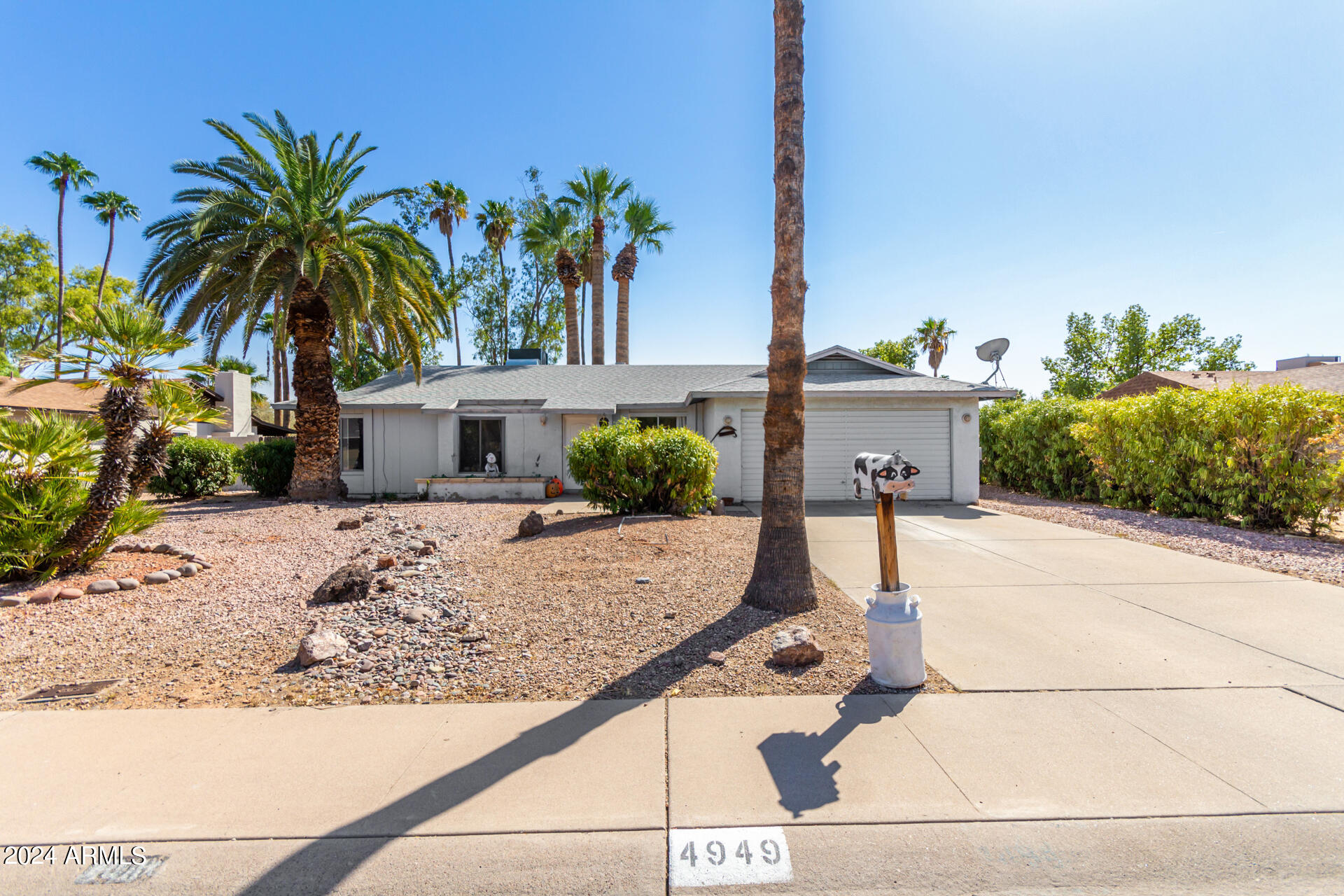 4949 E WINDROSE Drive