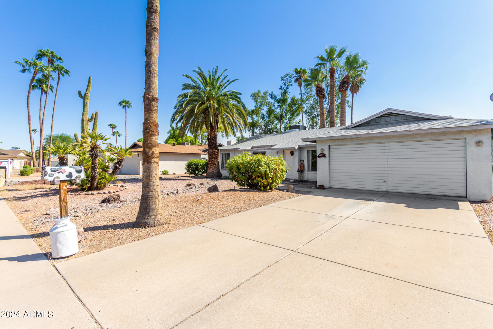 4949 E WINDROSE Drive