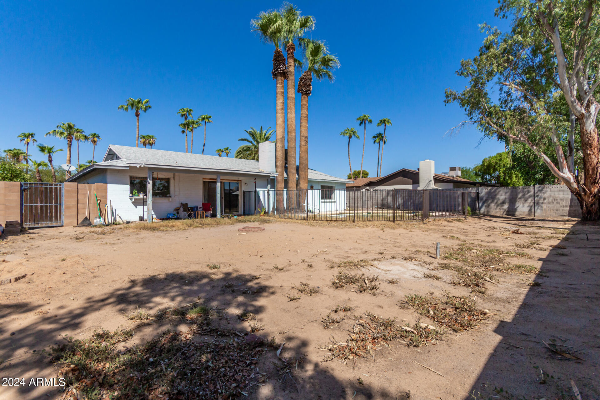 4949 E WINDROSE Drive