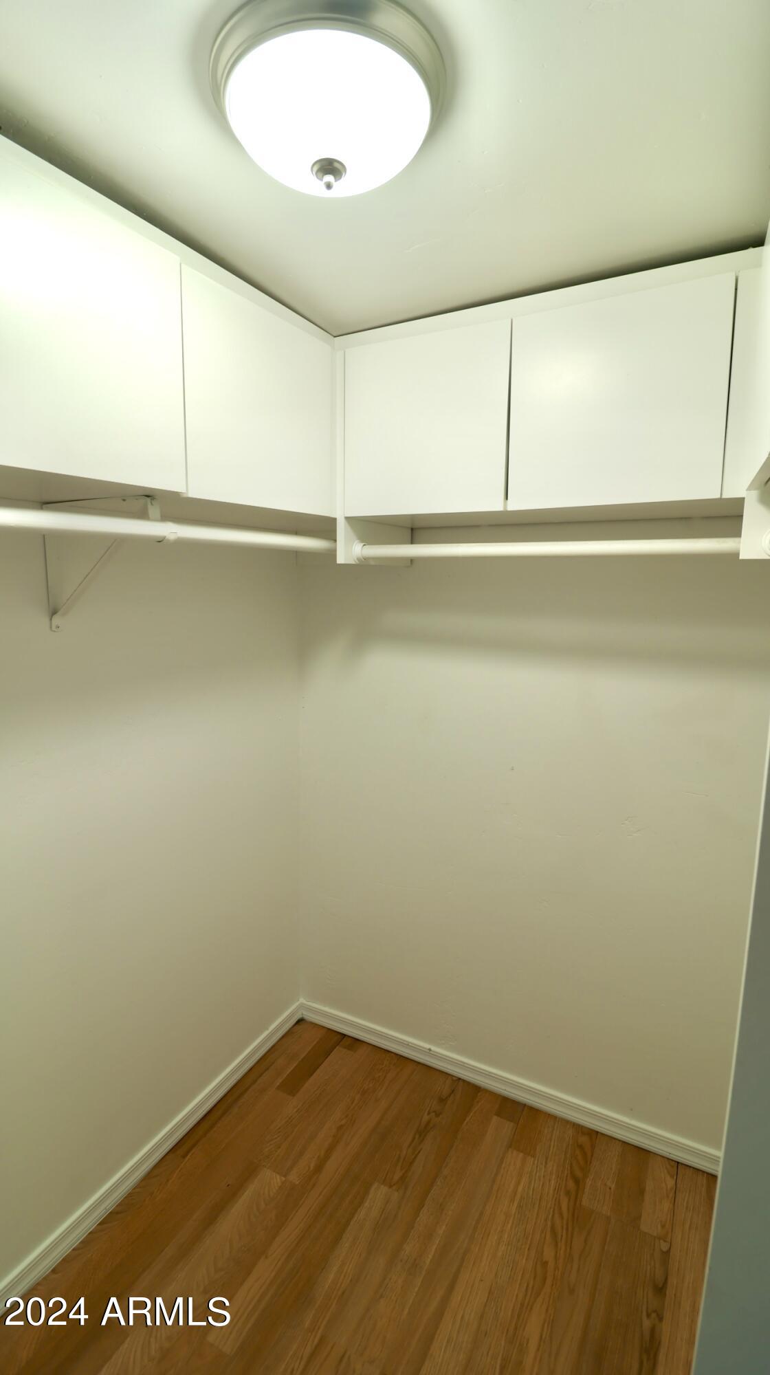 2632 W MORTEN Avenue