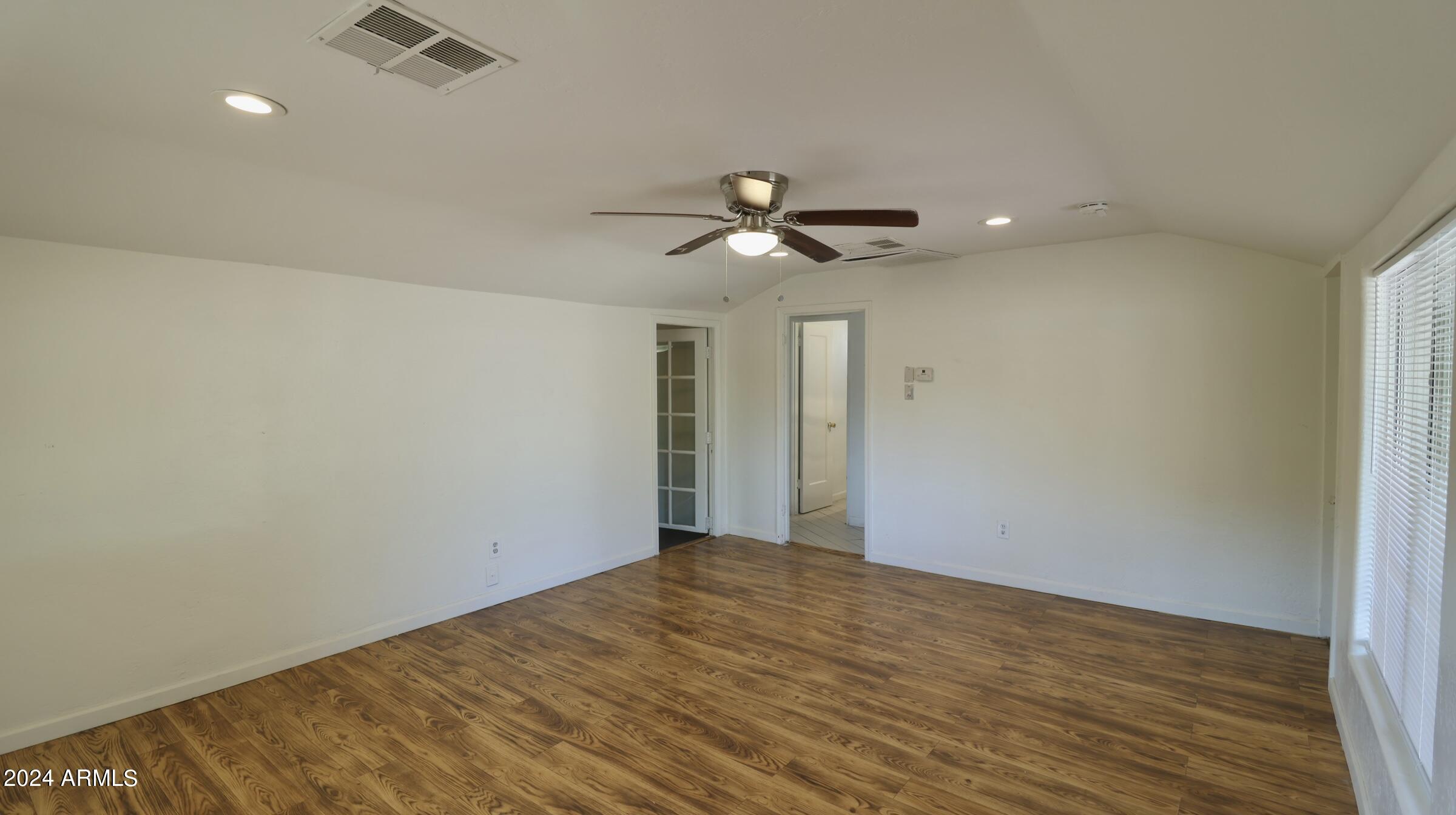 2632 W MORTEN Avenue