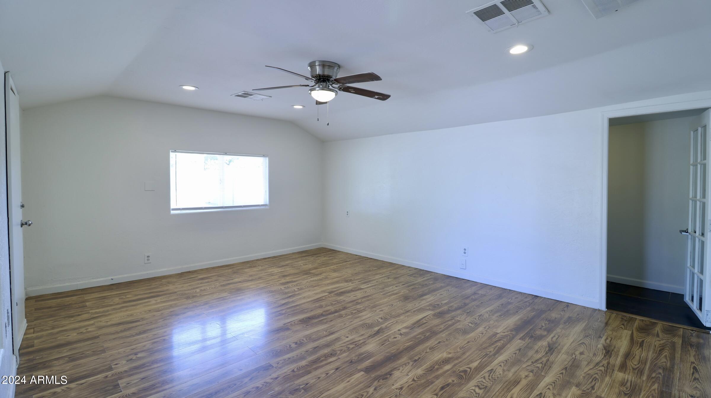 2632 W MORTEN Avenue