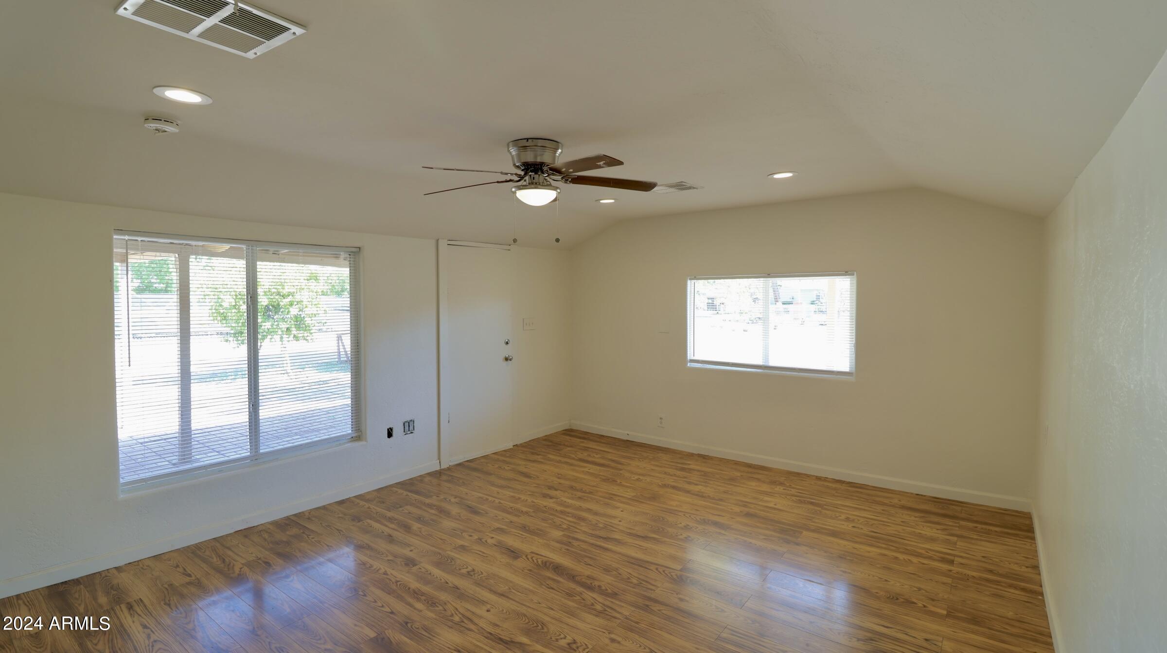 2632 W MORTEN Avenue