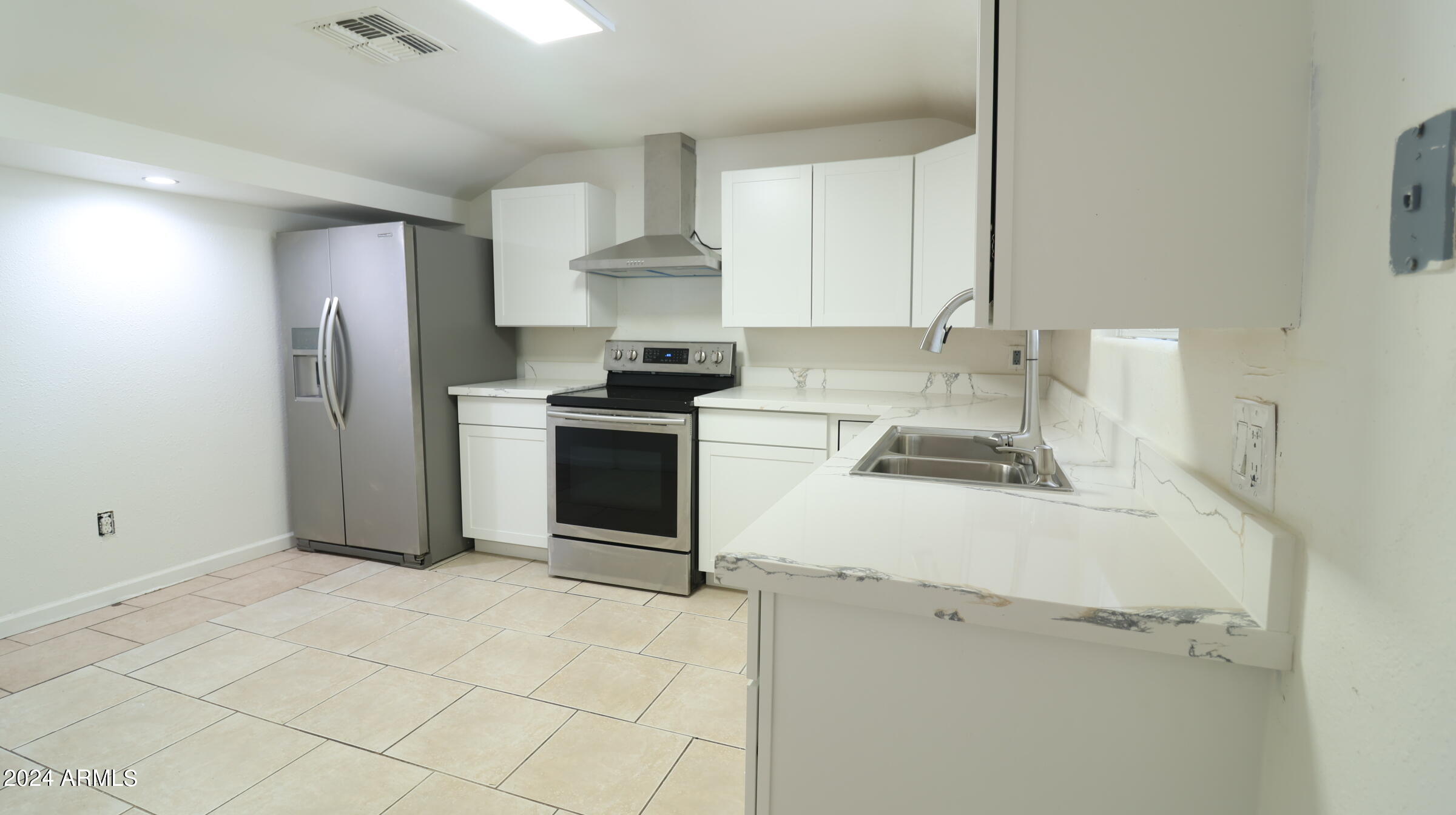 2632 W MORTEN Avenue