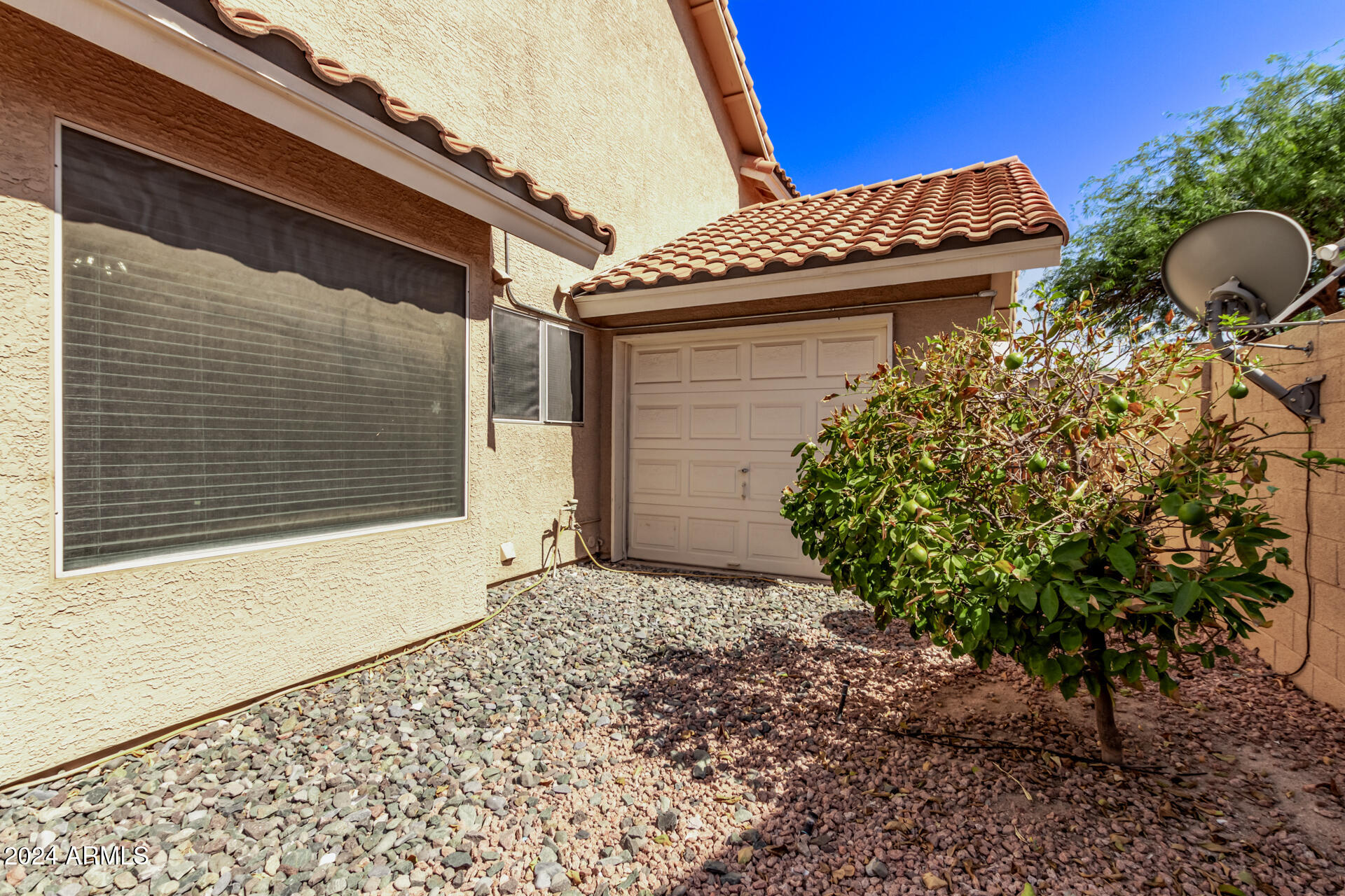 2726 N RICARDO --