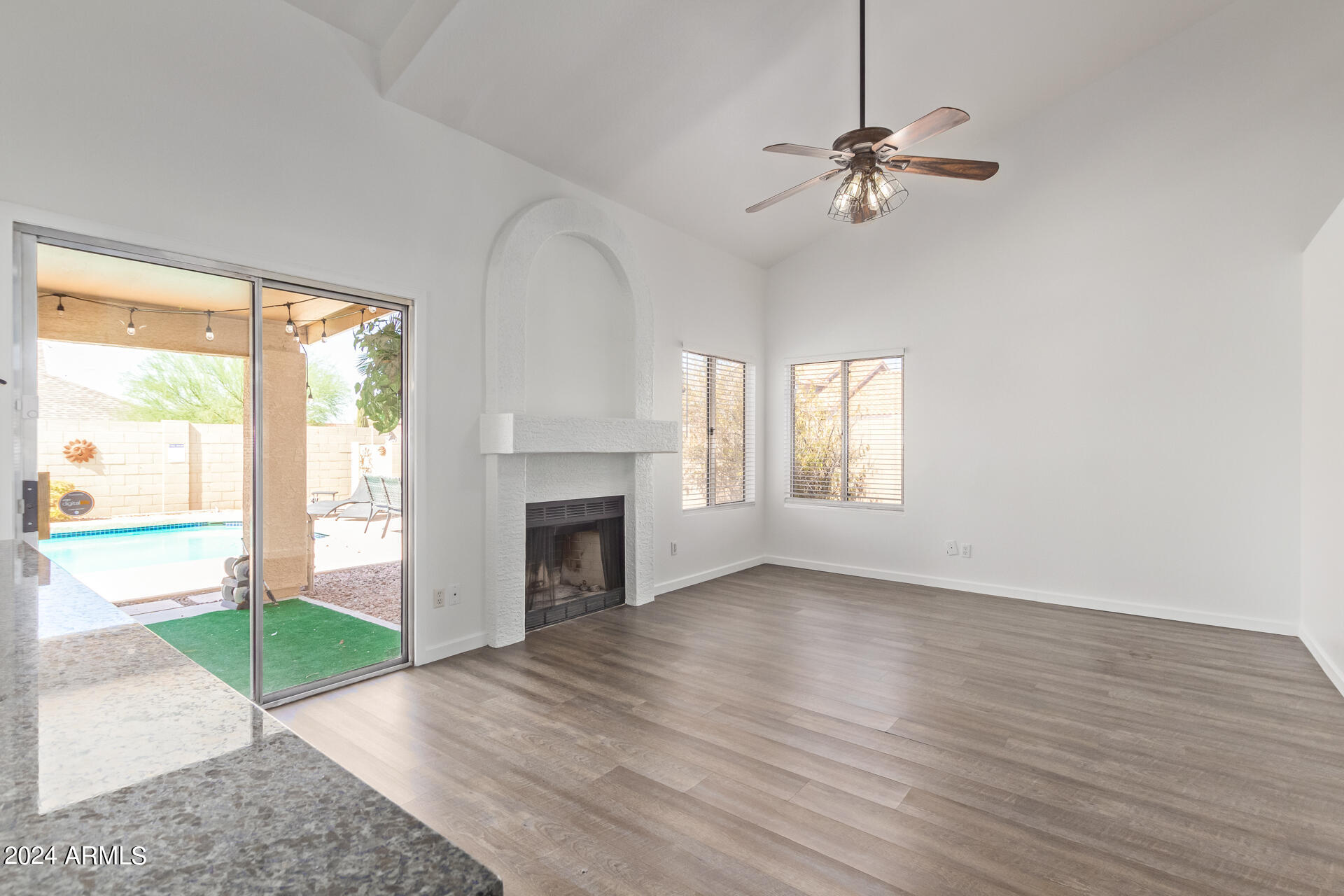 2726 N RICARDO --