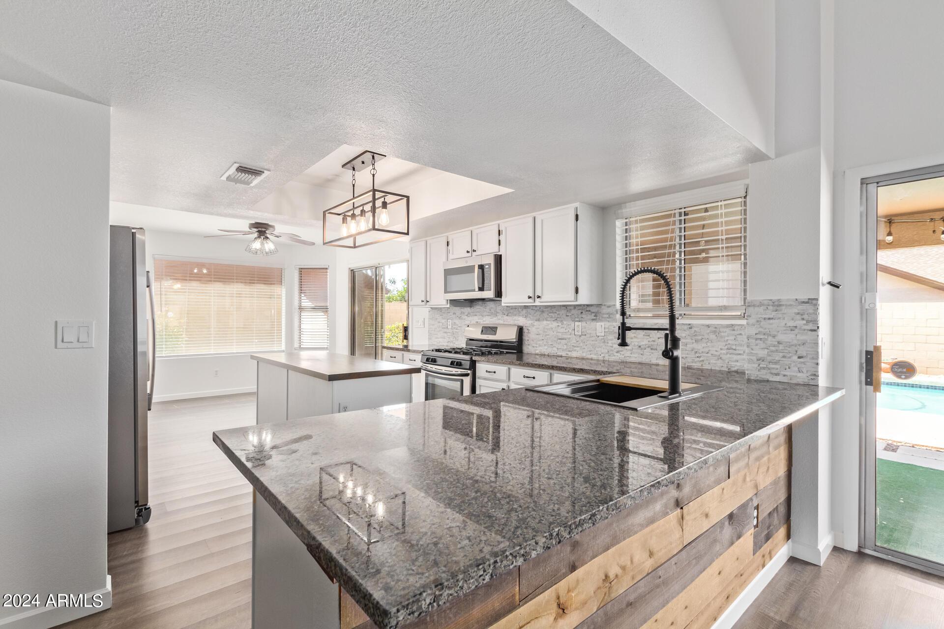2726 N RICARDO --