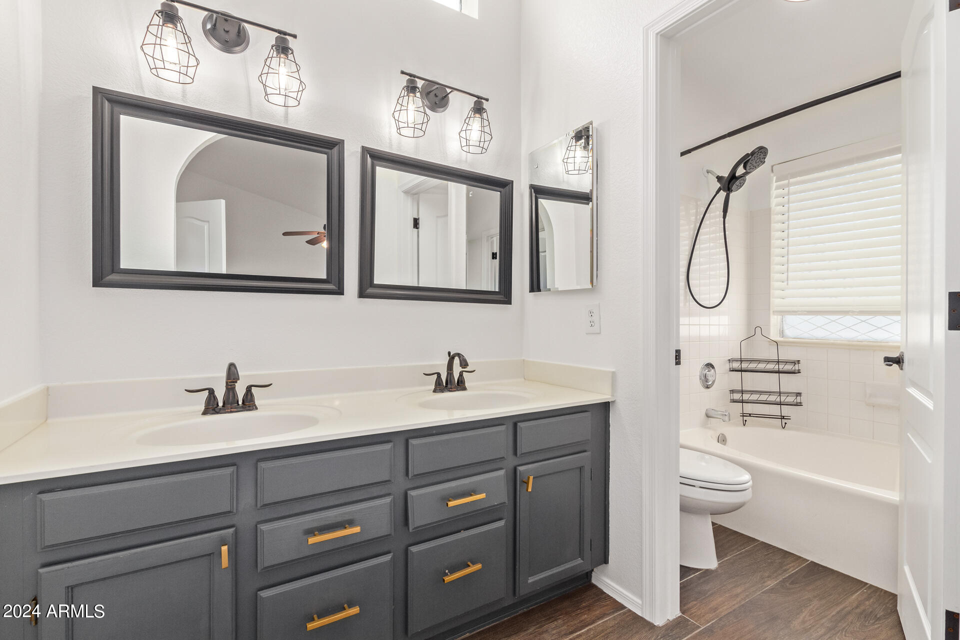 2726 N RICARDO --