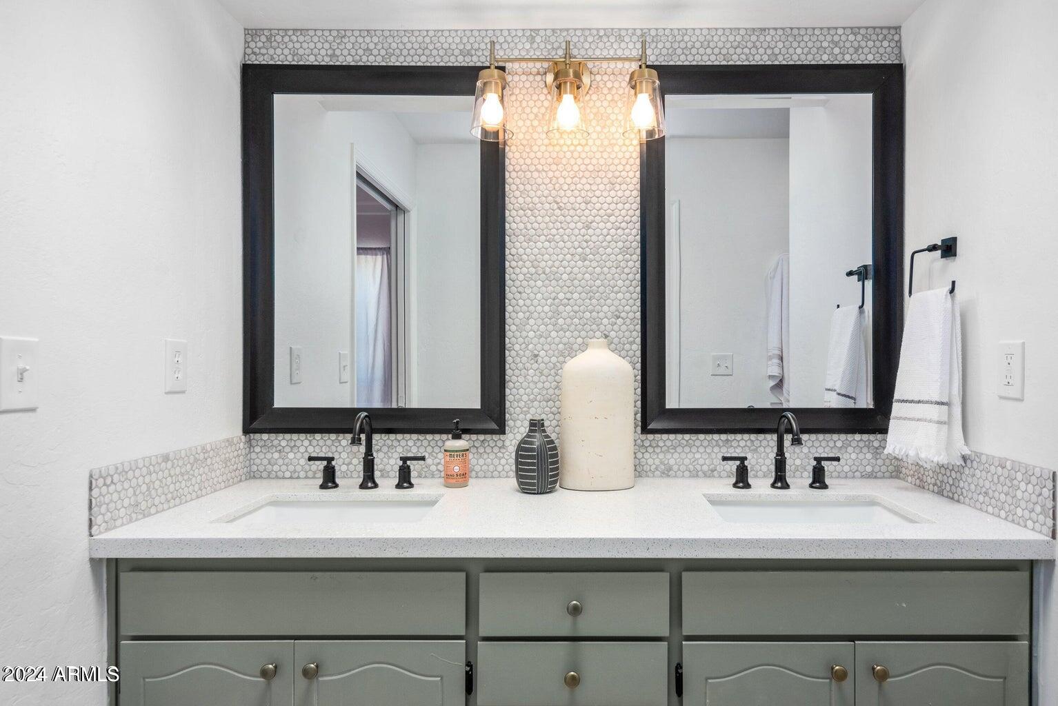 2449 E INGLEWOOD Street