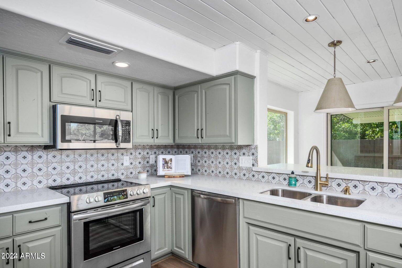 2449 E INGLEWOOD Street