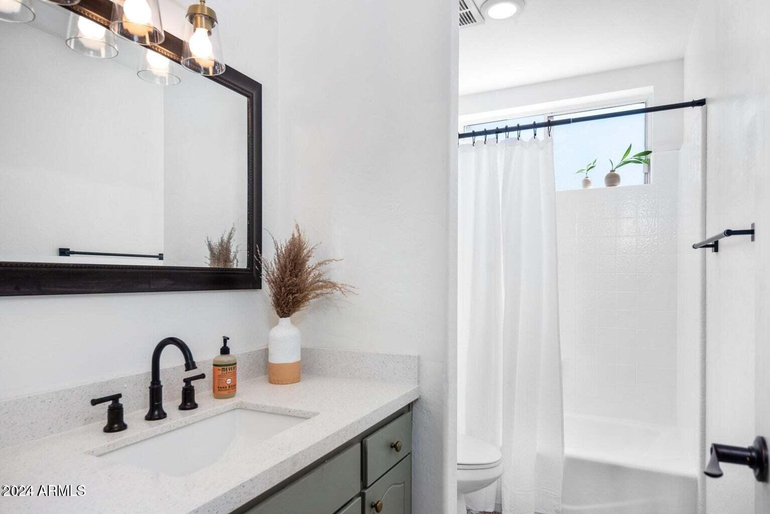 2449 E INGLEWOOD Street