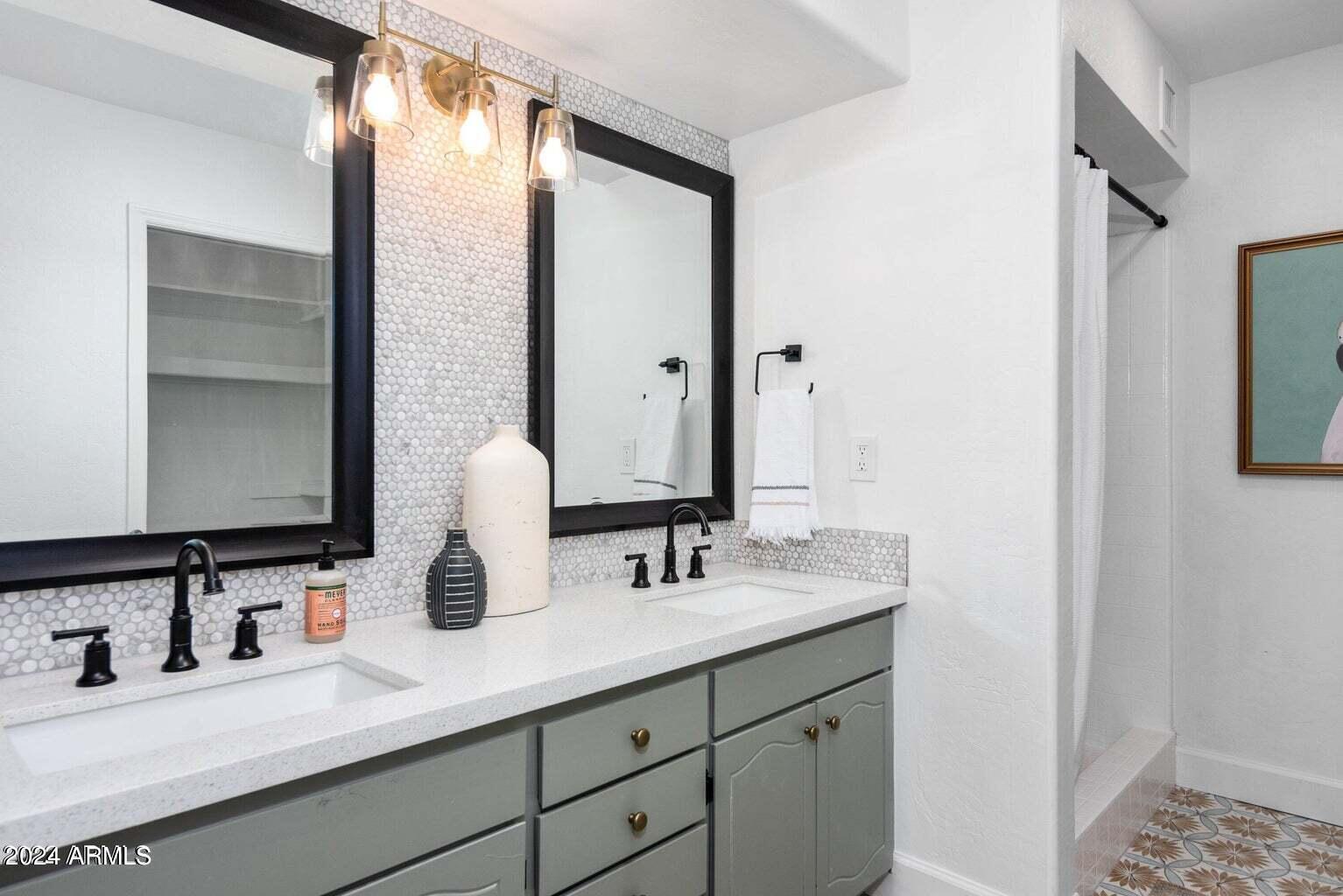 2449 E INGLEWOOD Street