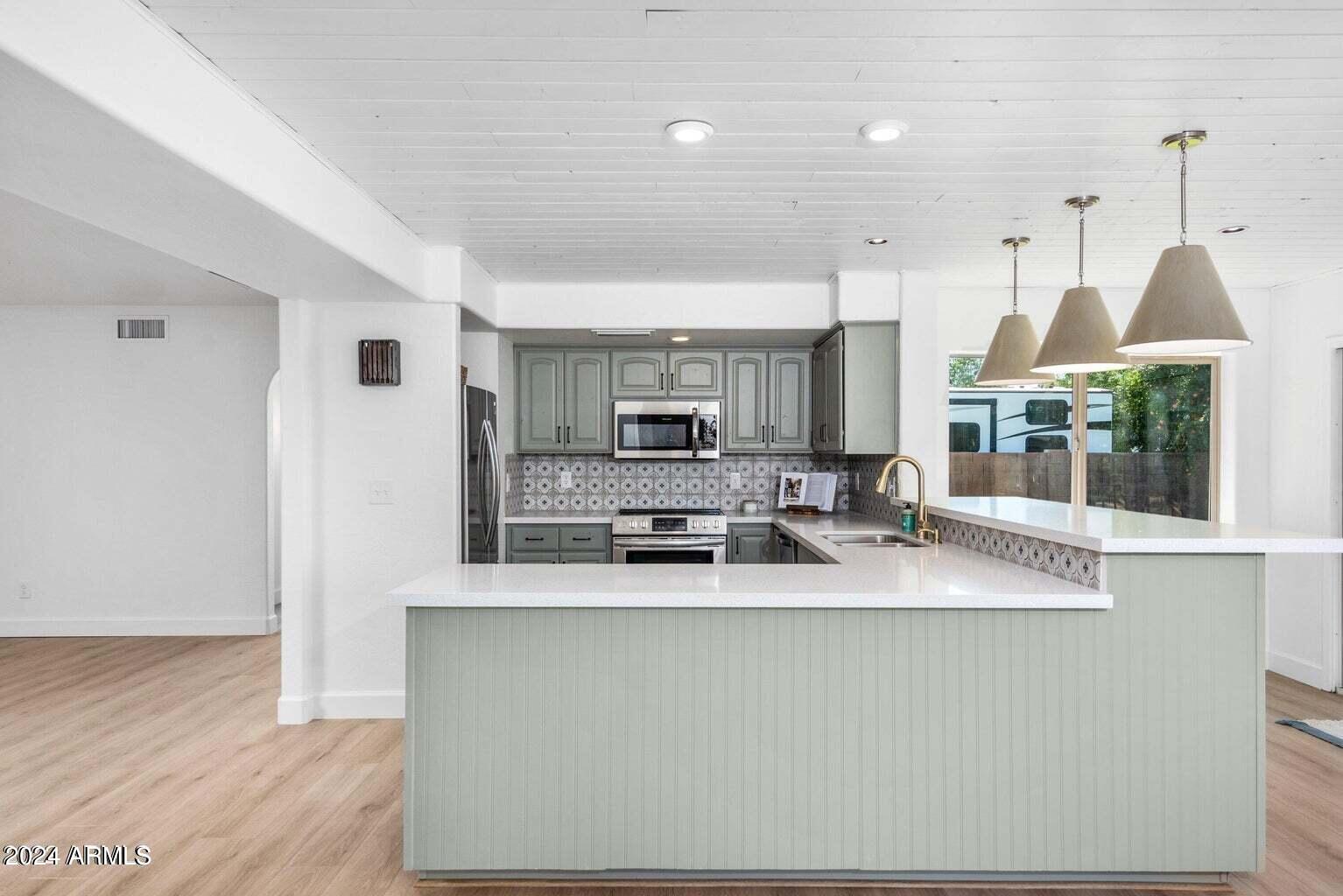 2449 E INGLEWOOD Street