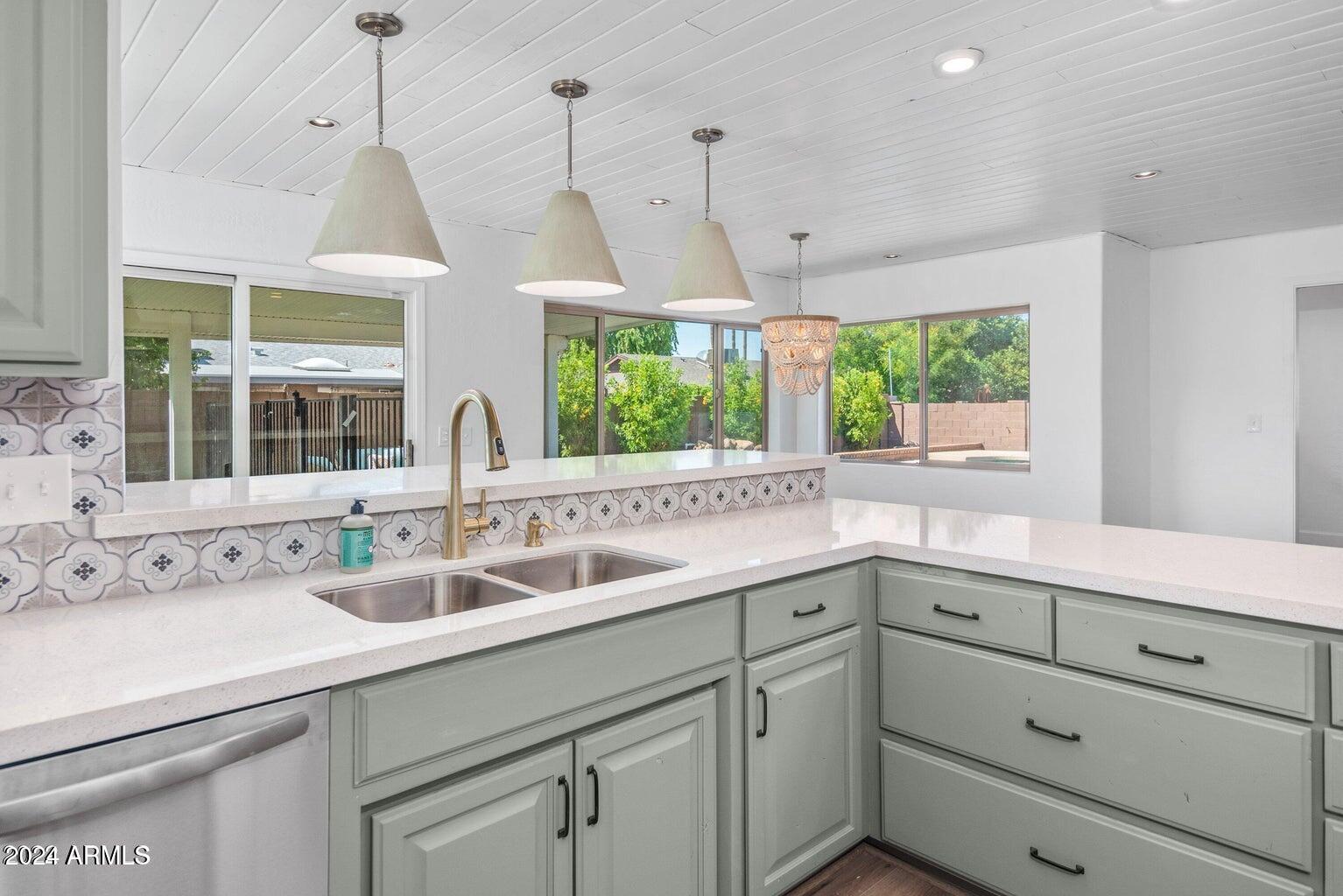 2449 E INGLEWOOD Street