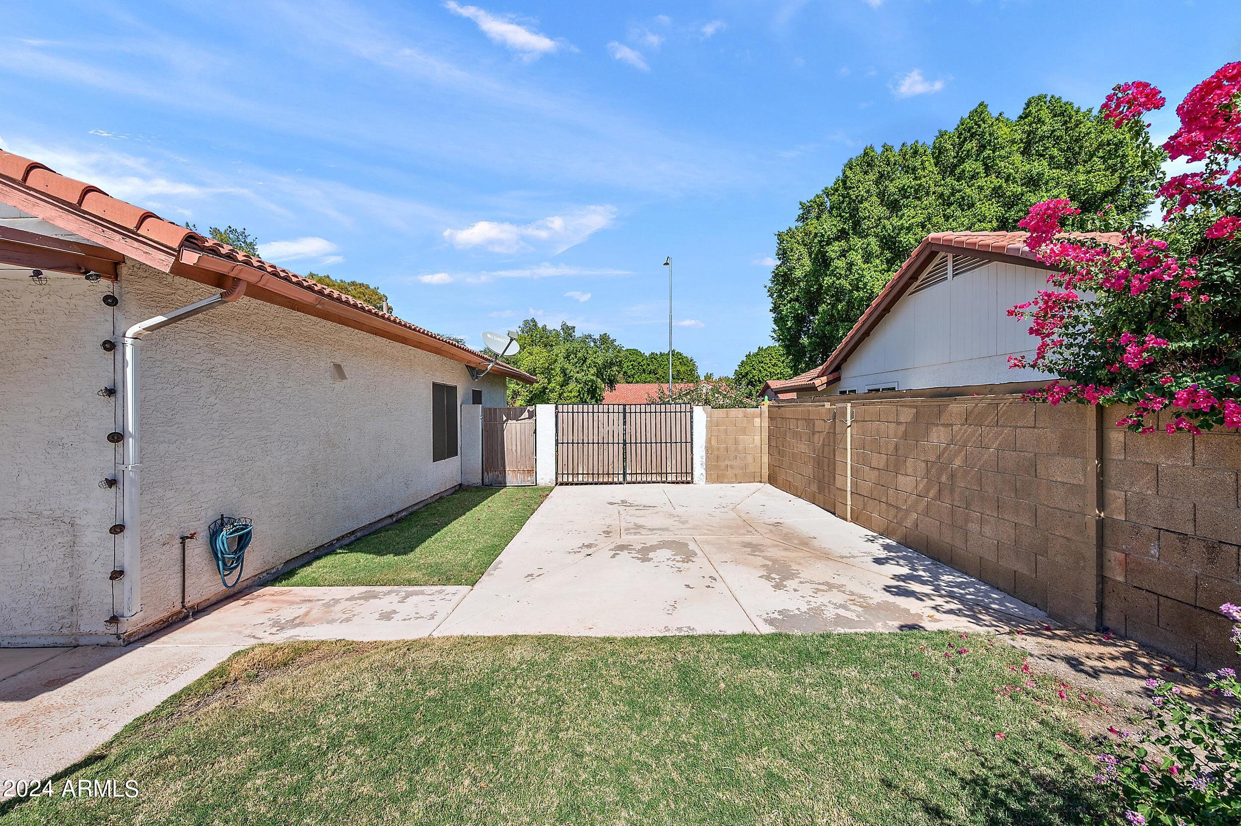 5523 E EVERGREEN Street