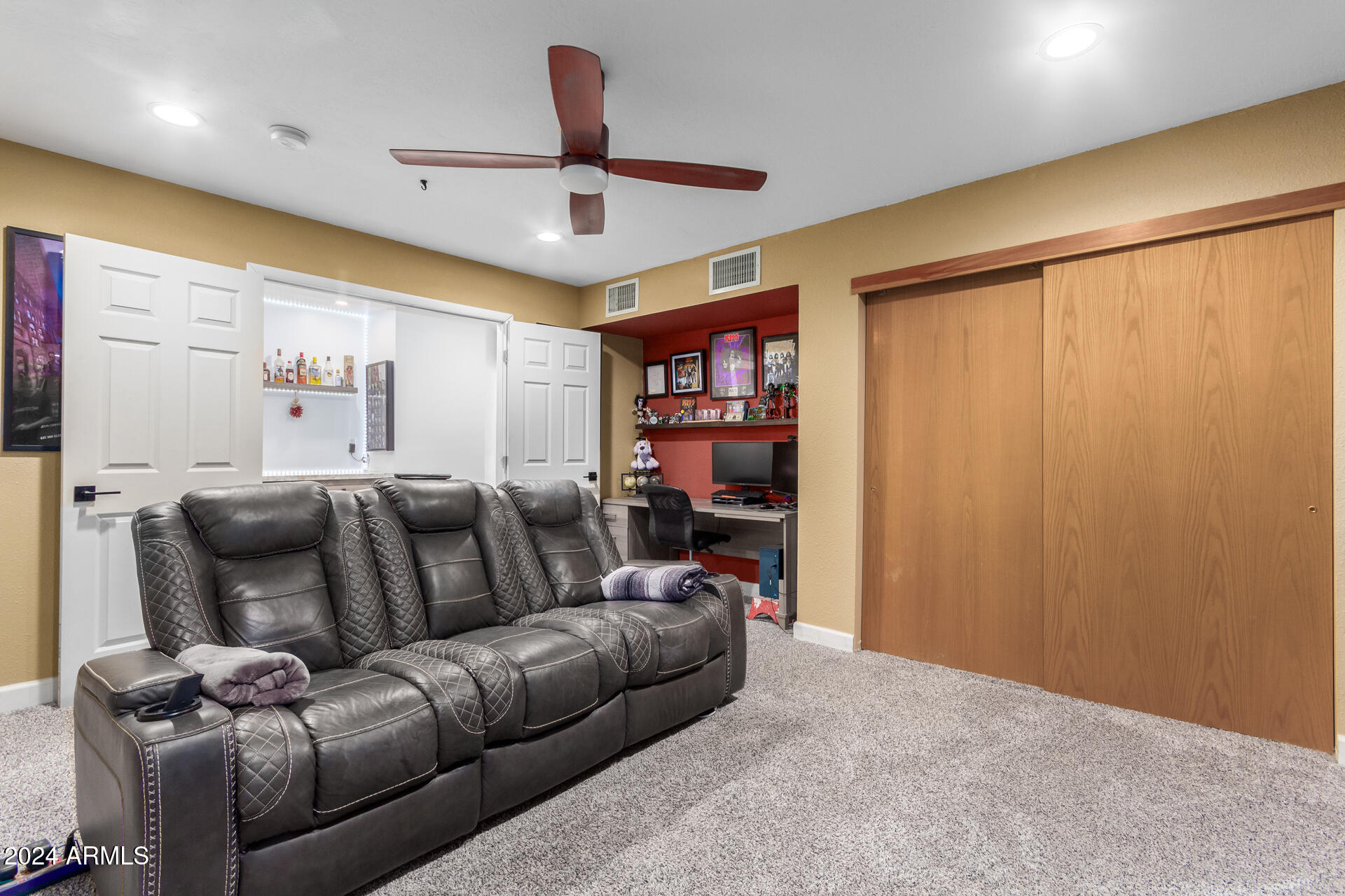 2040 N 63RD Place
