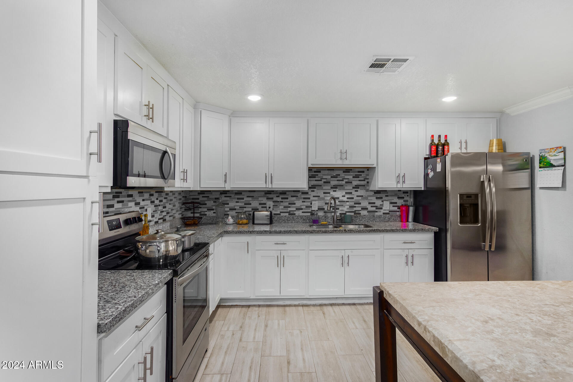 7924 W HIGHLAND Avenue