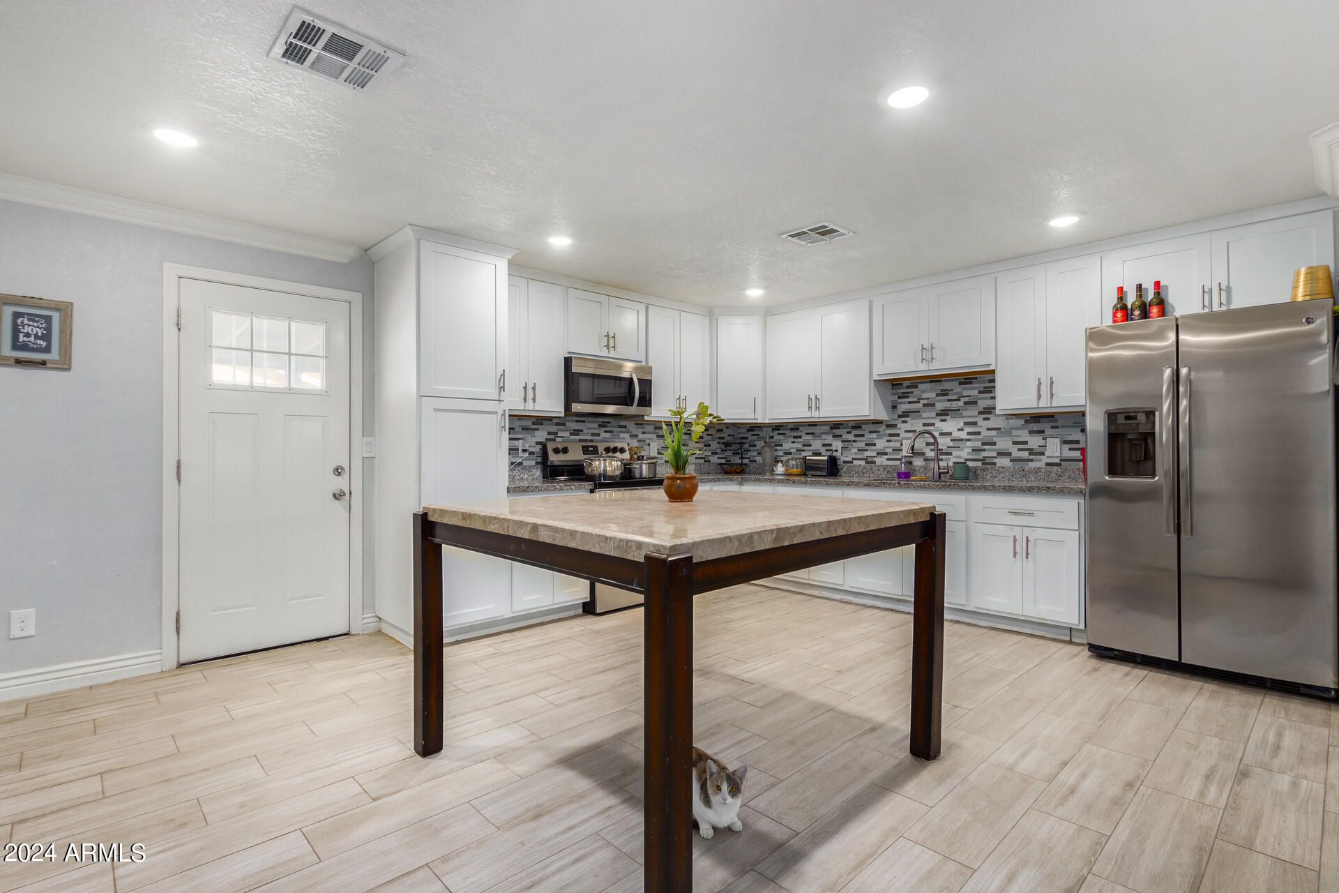 7924 W HIGHLAND Avenue
