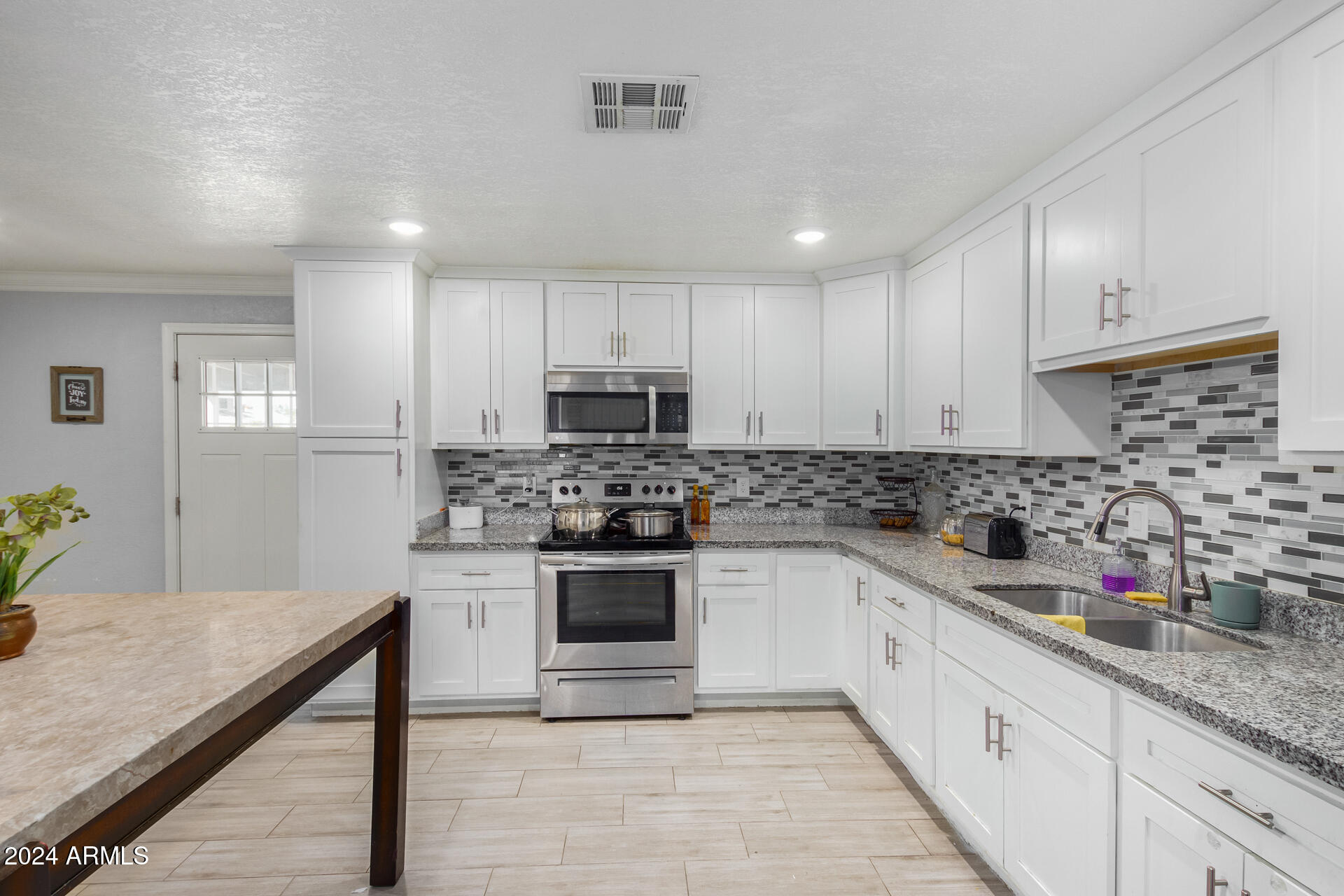 7924 W HIGHLAND Avenue