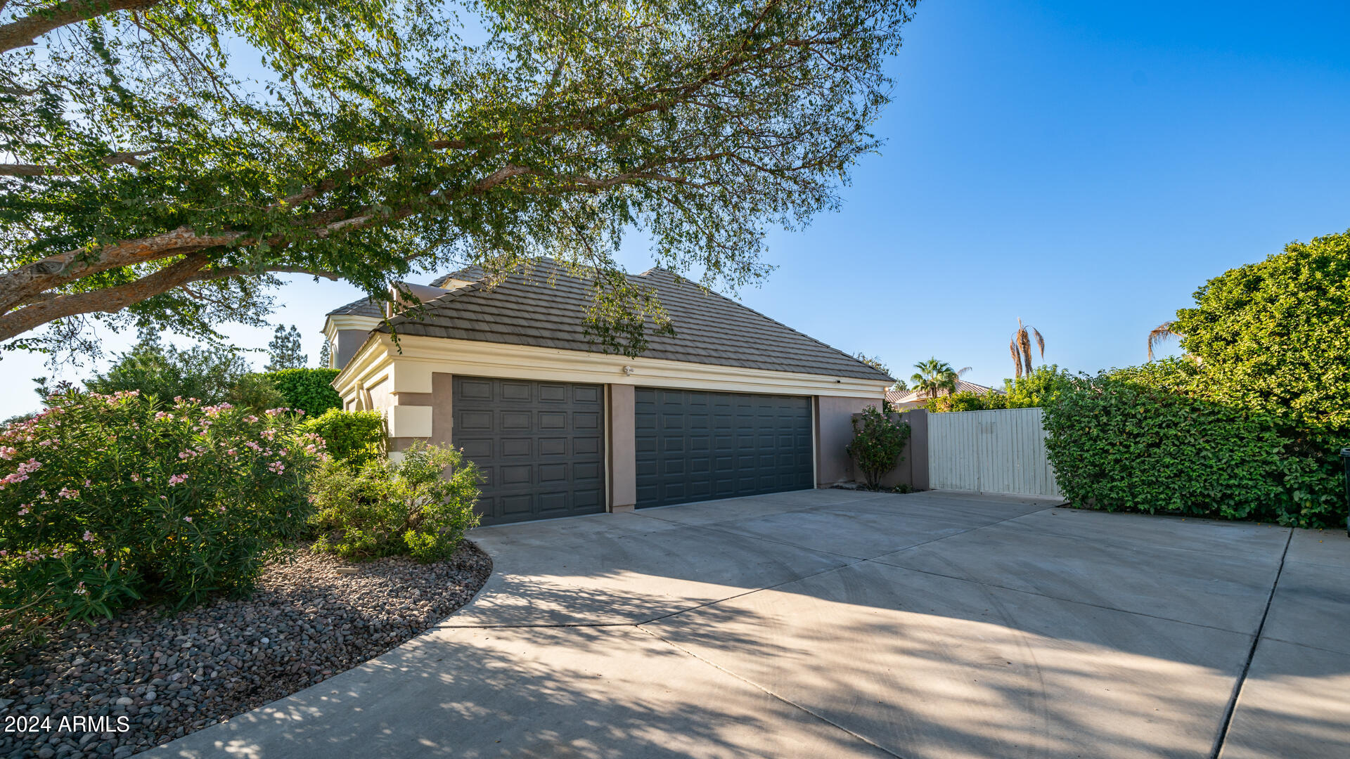 4664 E GROVE Circle