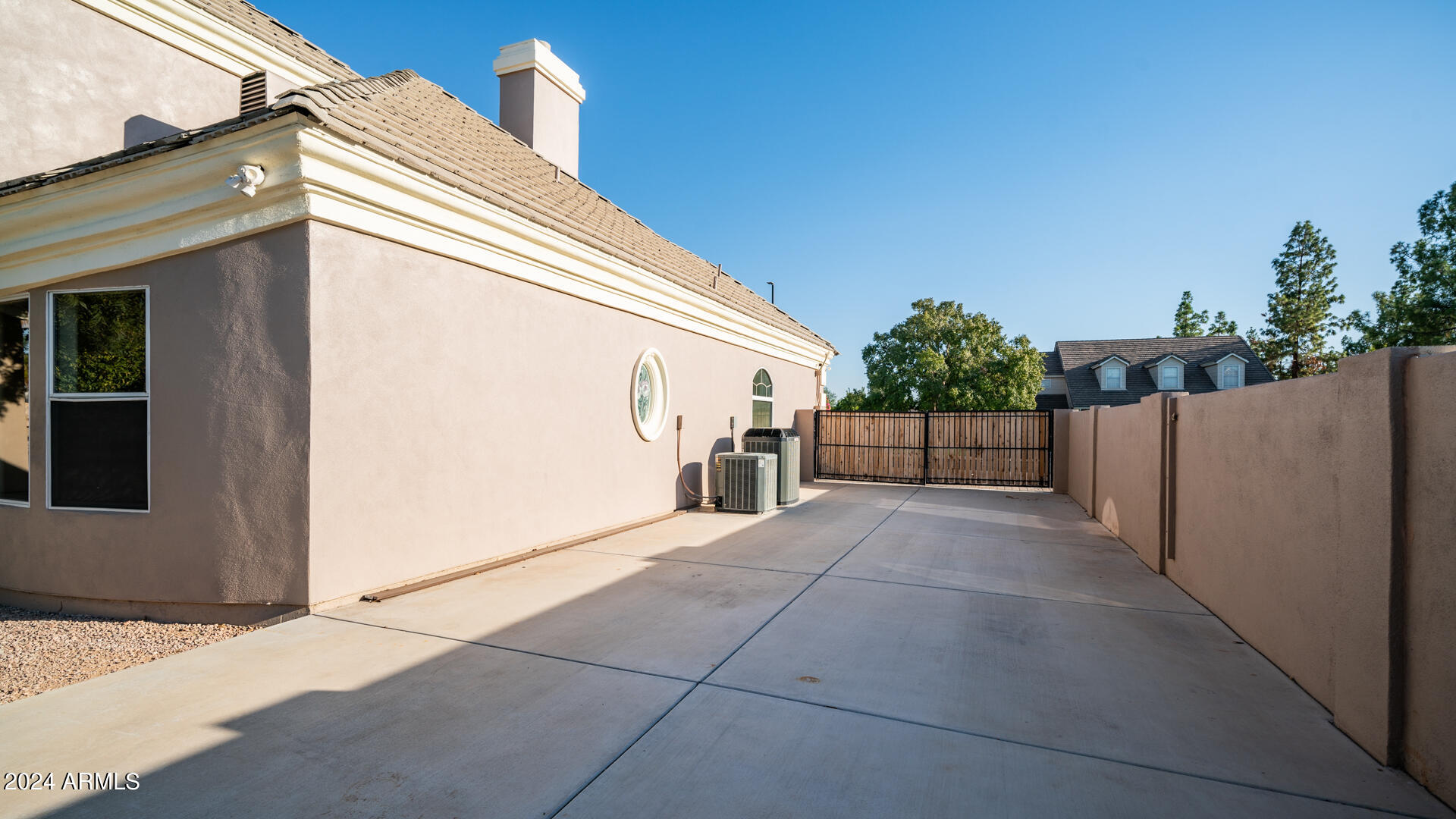 4664 E GROVE Circle