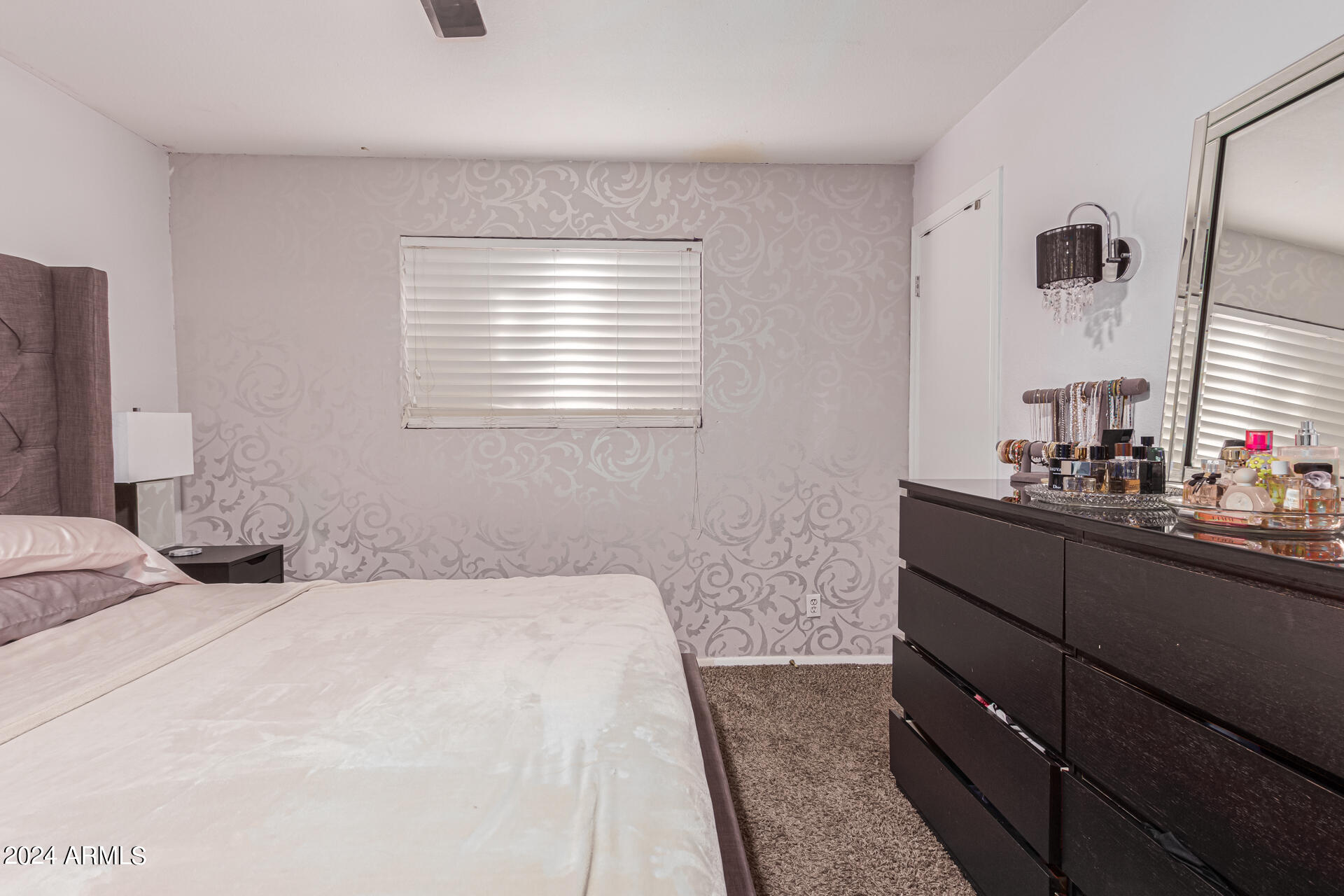 1821 W BEHREND Drive