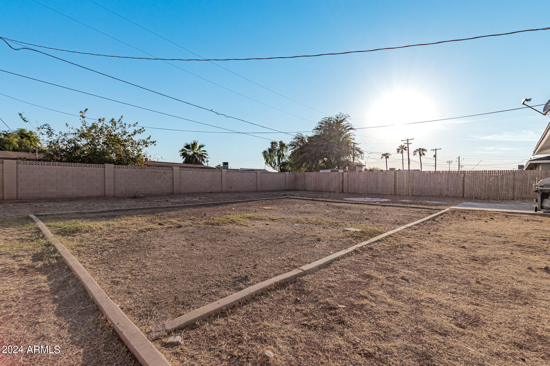 1821 W BEHREND Drive