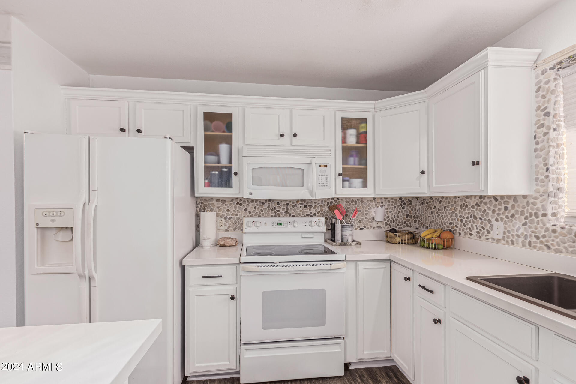 1821 W BEHREND Drive