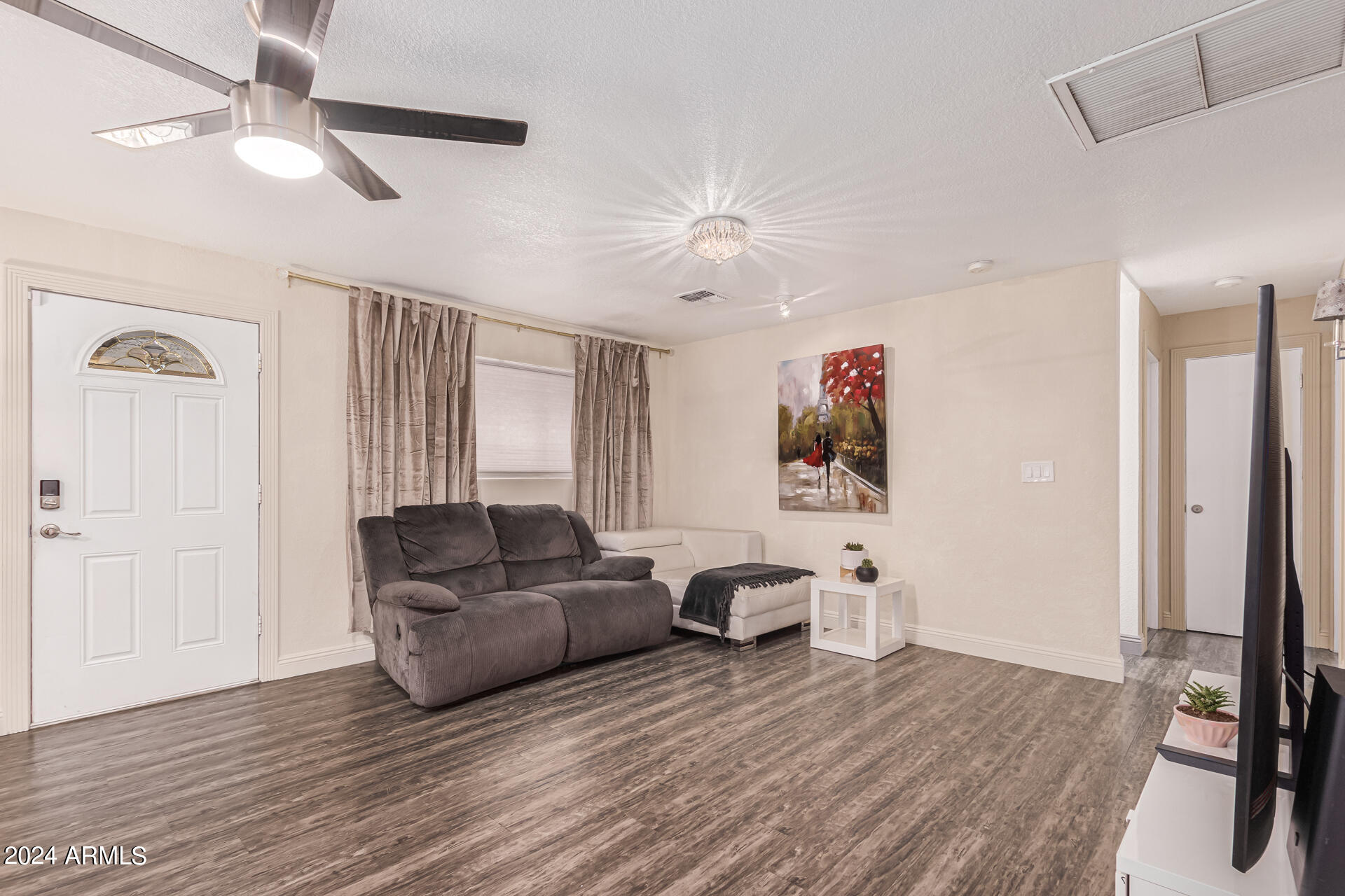 1821 W BEHREND Drive