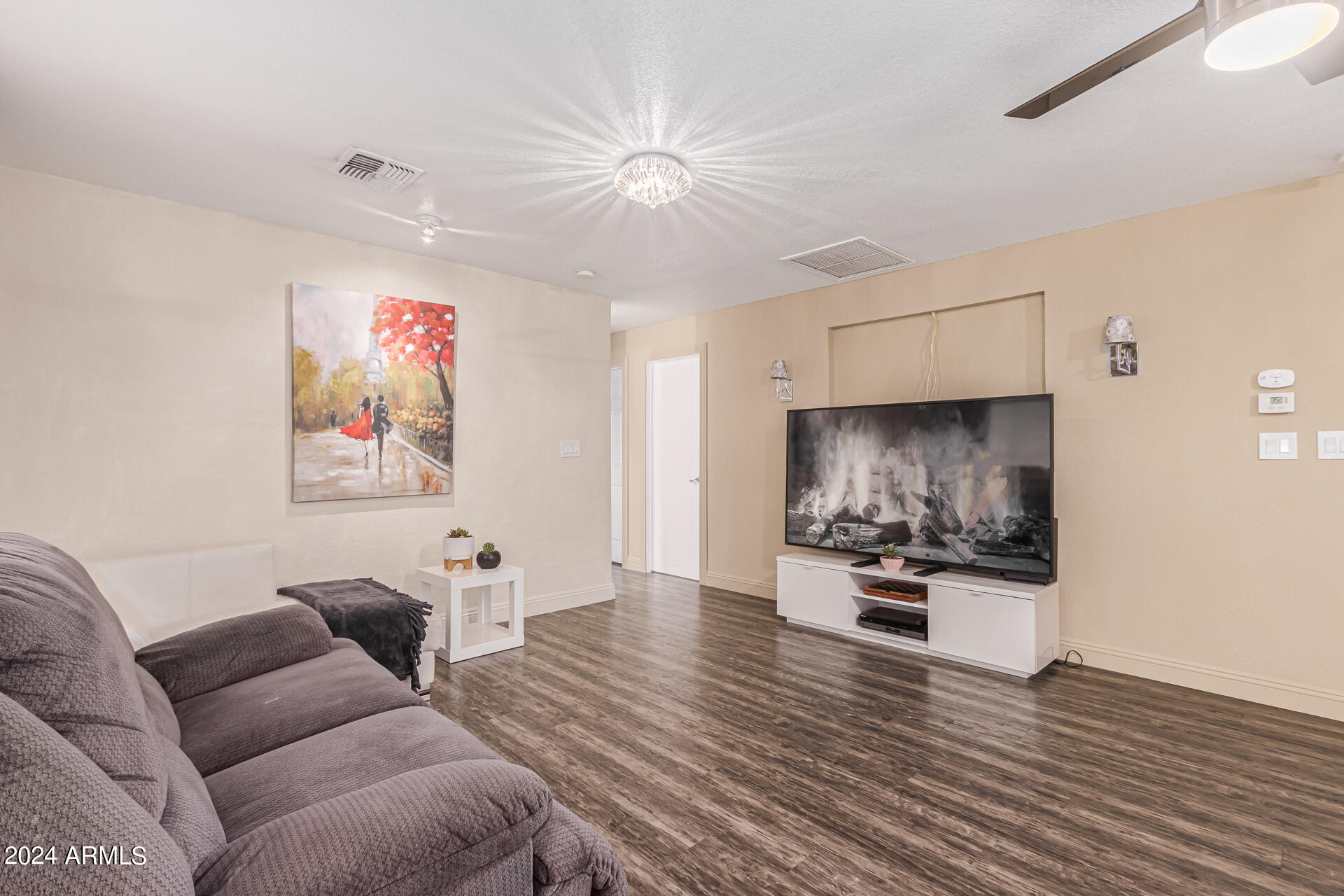 1821 W BEHREND Drive