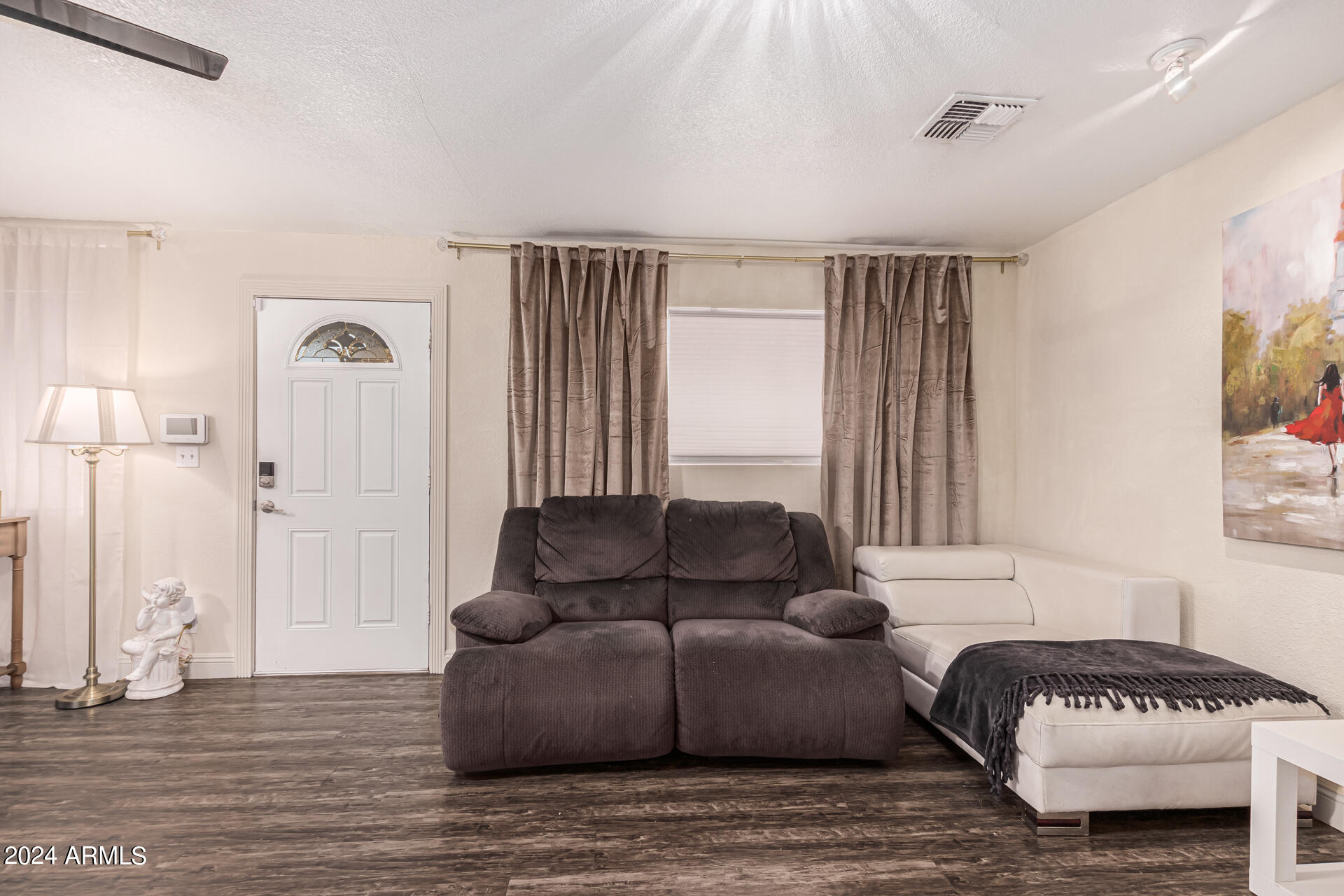 1821 W BEHREND Drive