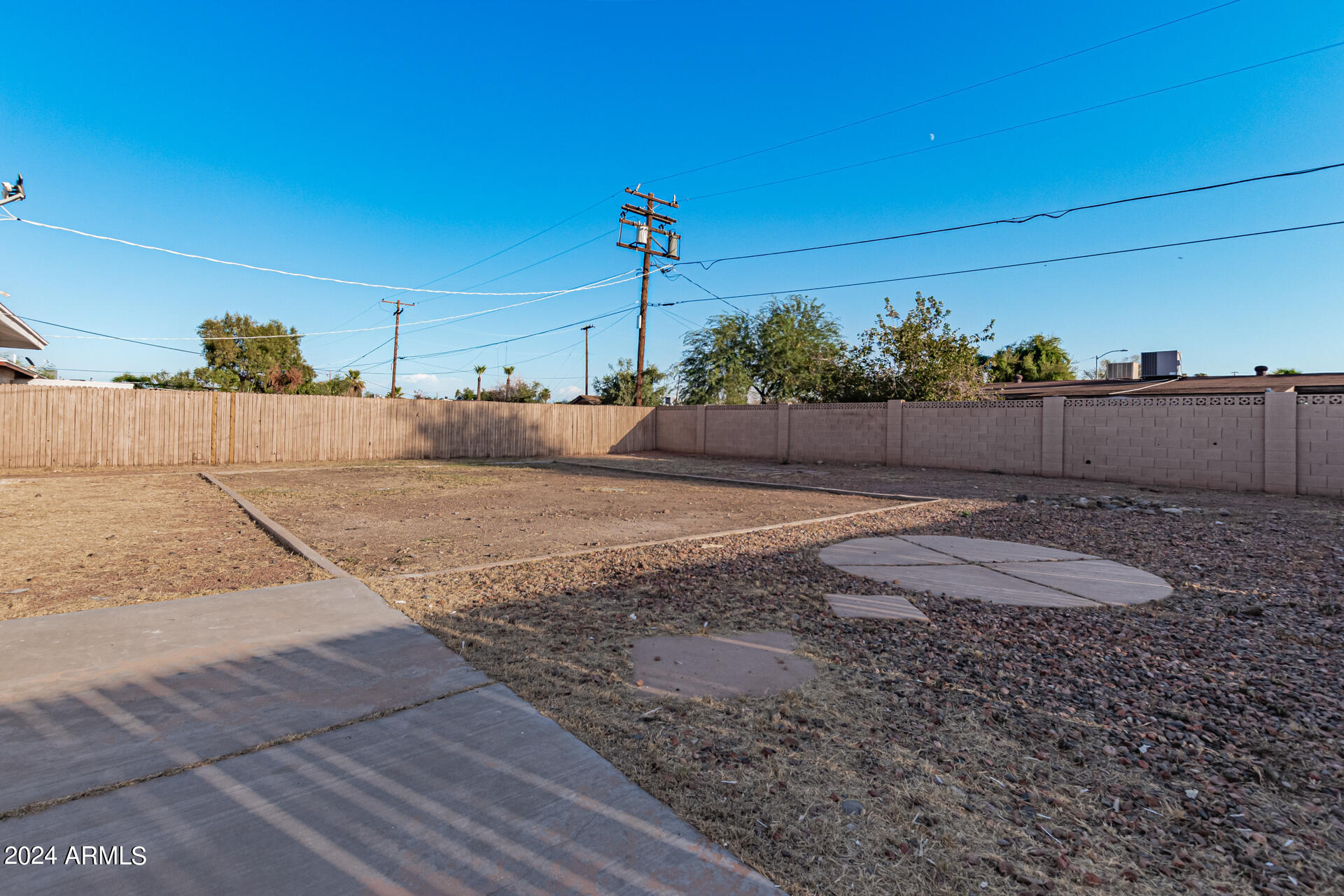 1821 W BEHREND Drive