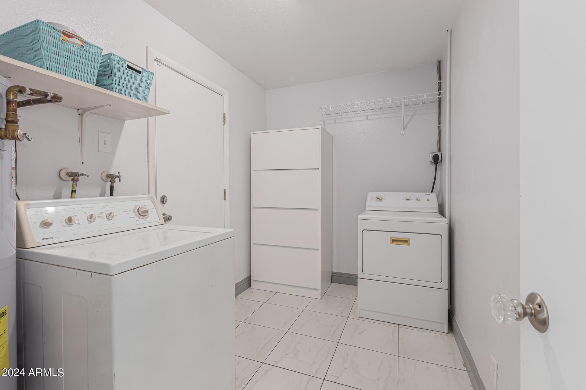 1821 W BEHREND Drive