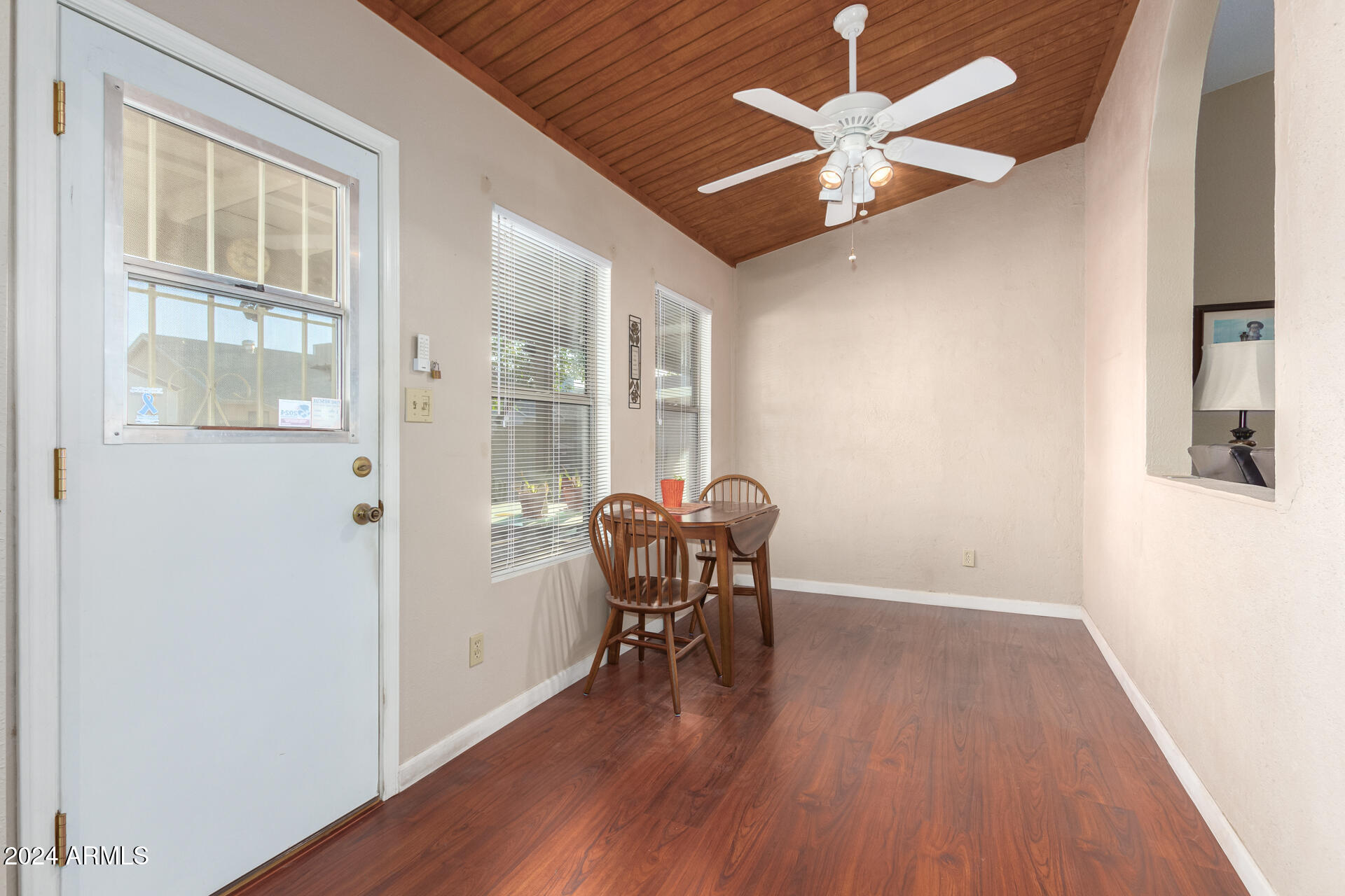 1531 E ROSEMONTE Drive