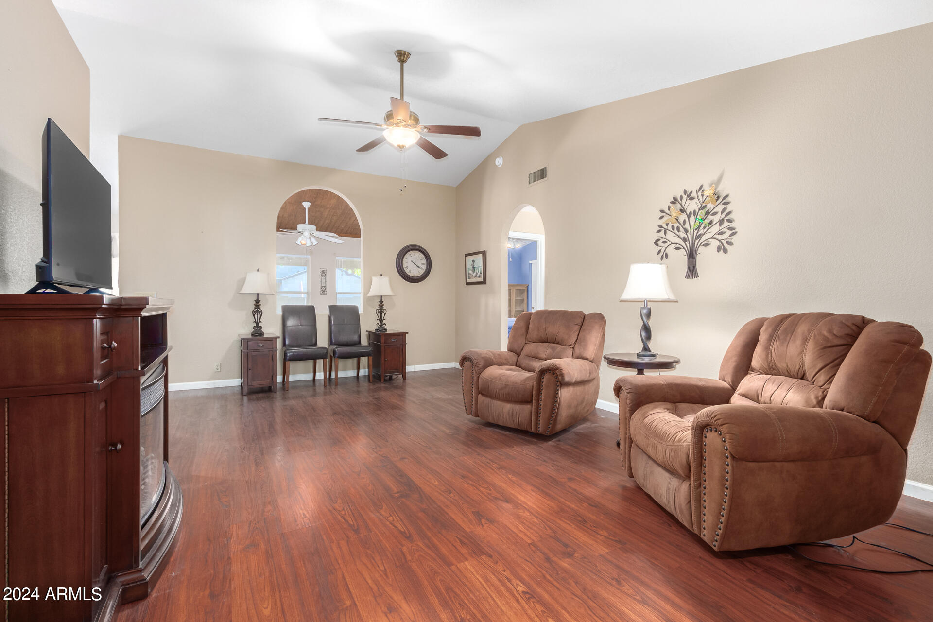 1531 E ROSEMONTE Drive