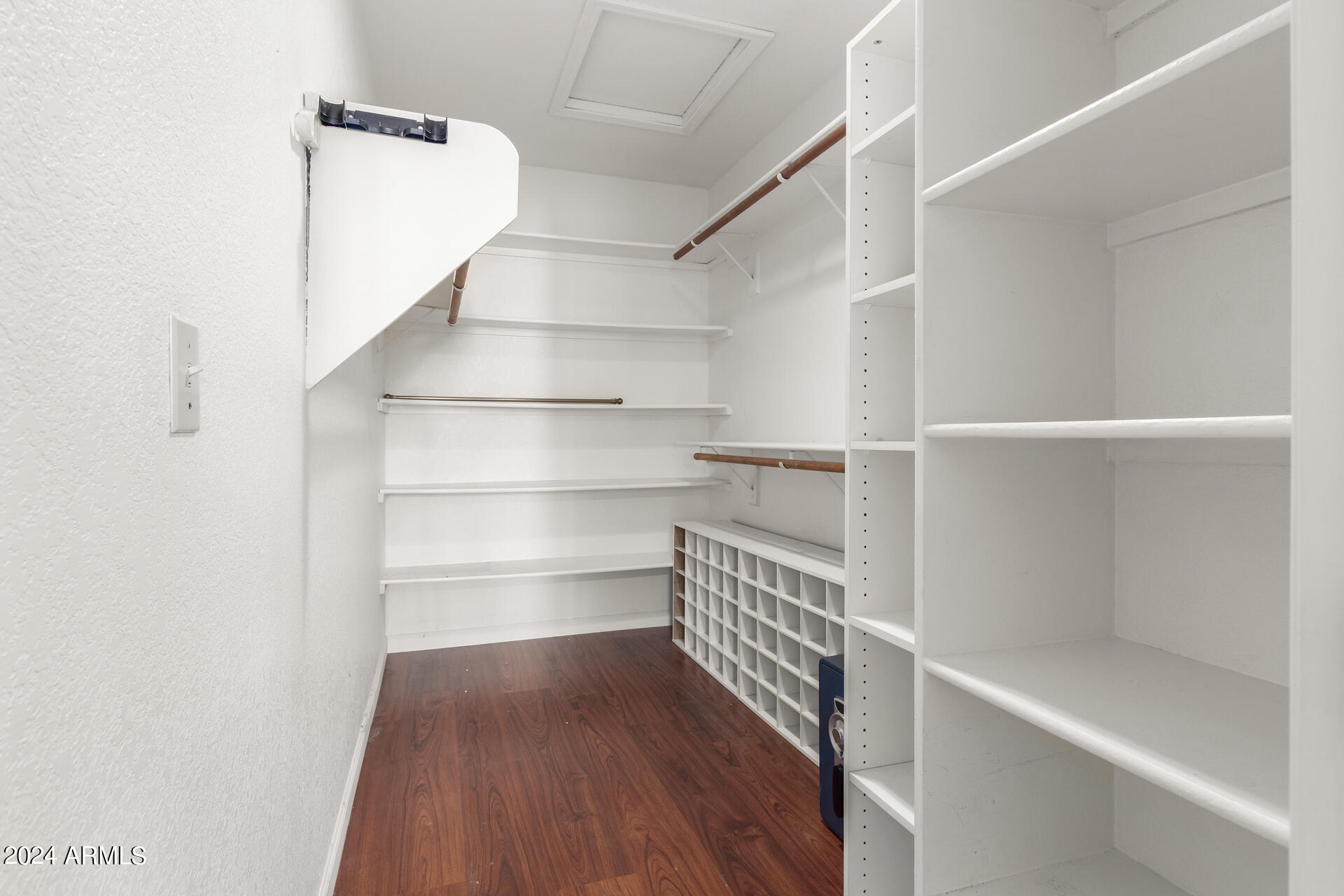 1531 E ROSEMONTE Drive