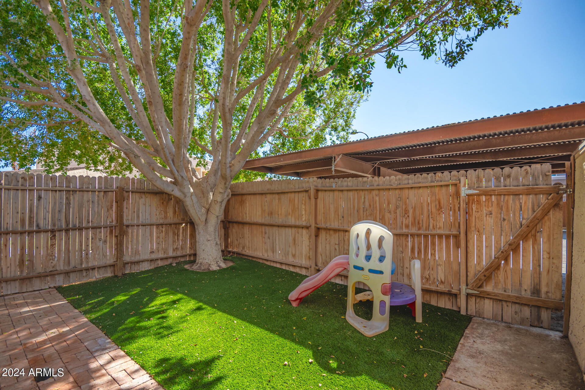 944 S VALENCIA -- # 21