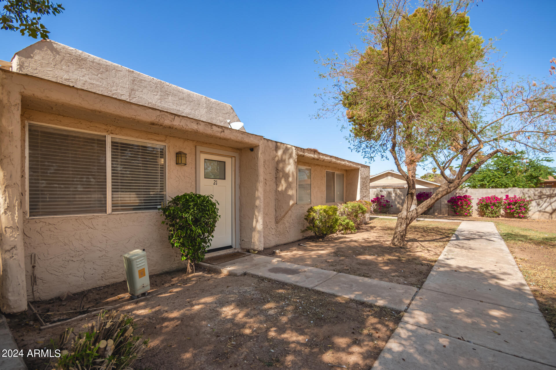 944 S VALENCIA -- # 21