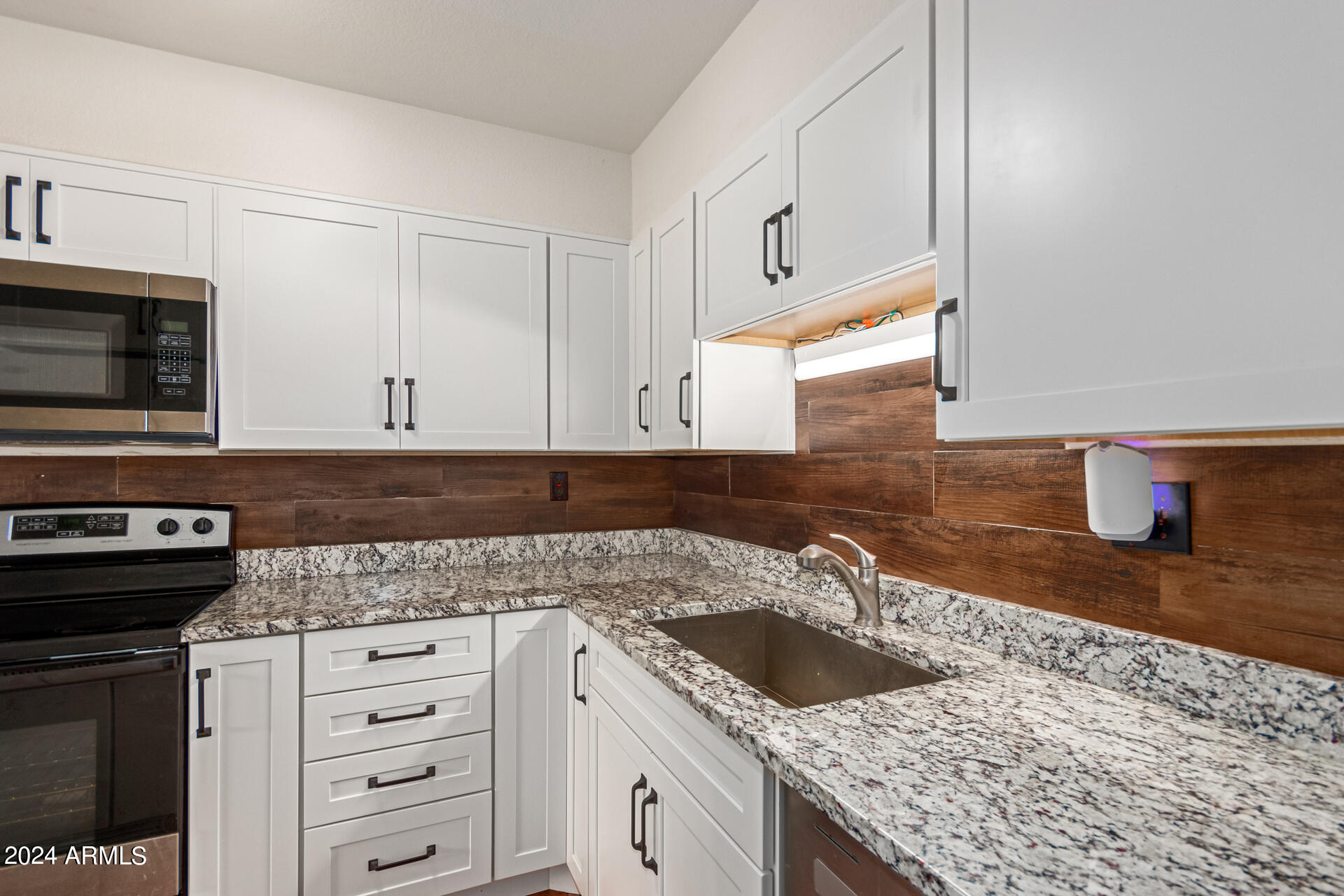 944 S VALENCIA -- # 21