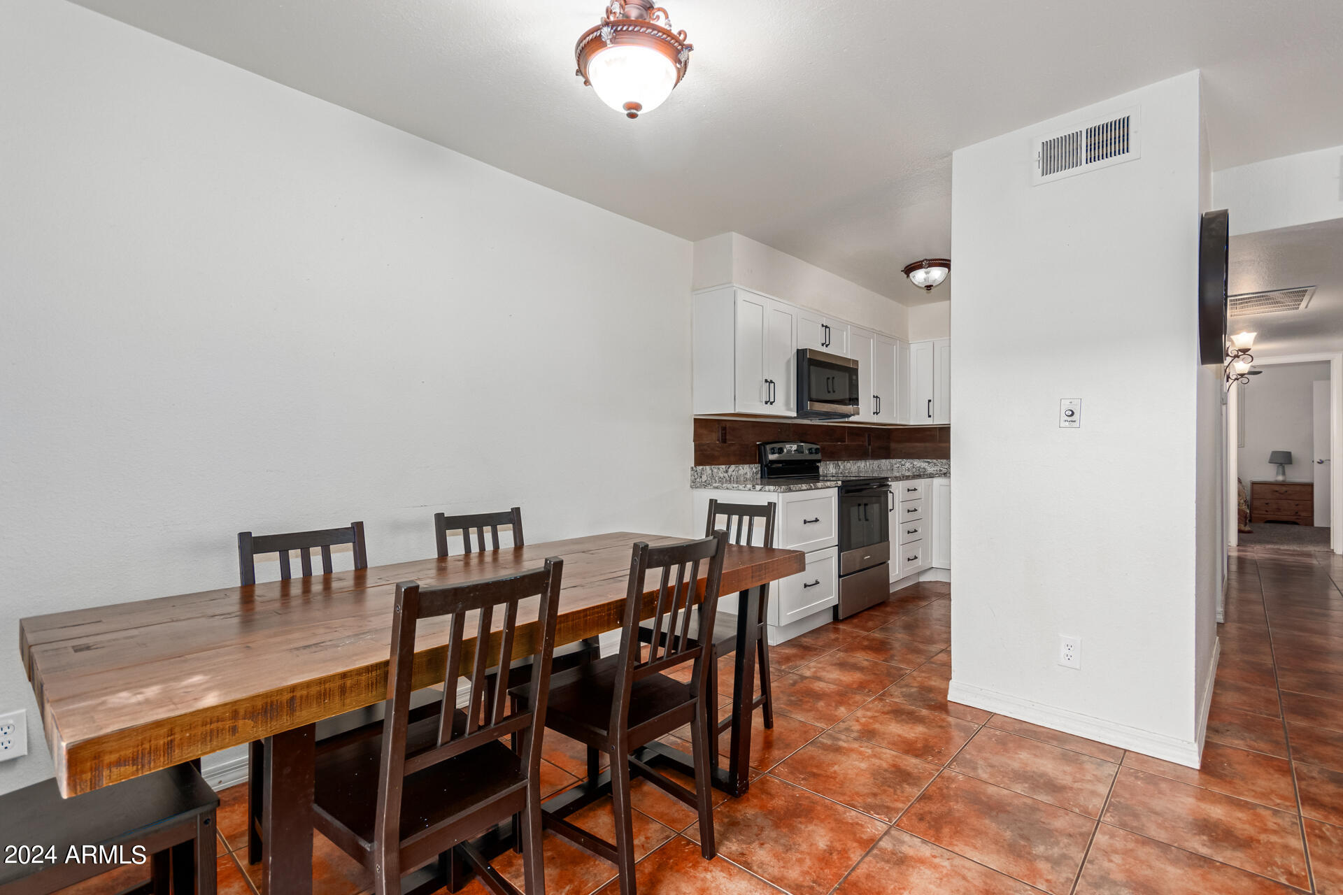 944 S VALENCIA -- # 21