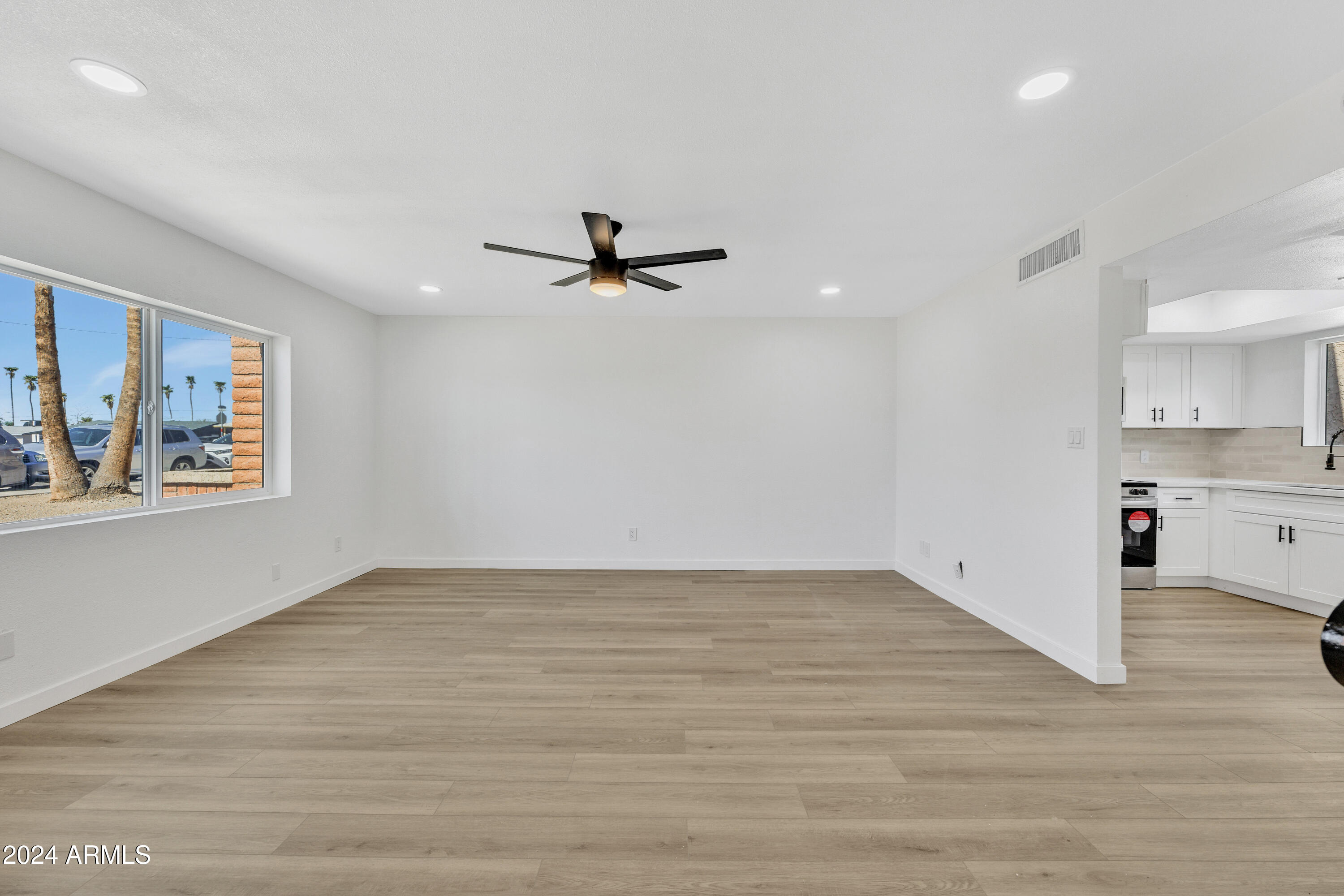 10411 N 11TH Avenue # 27