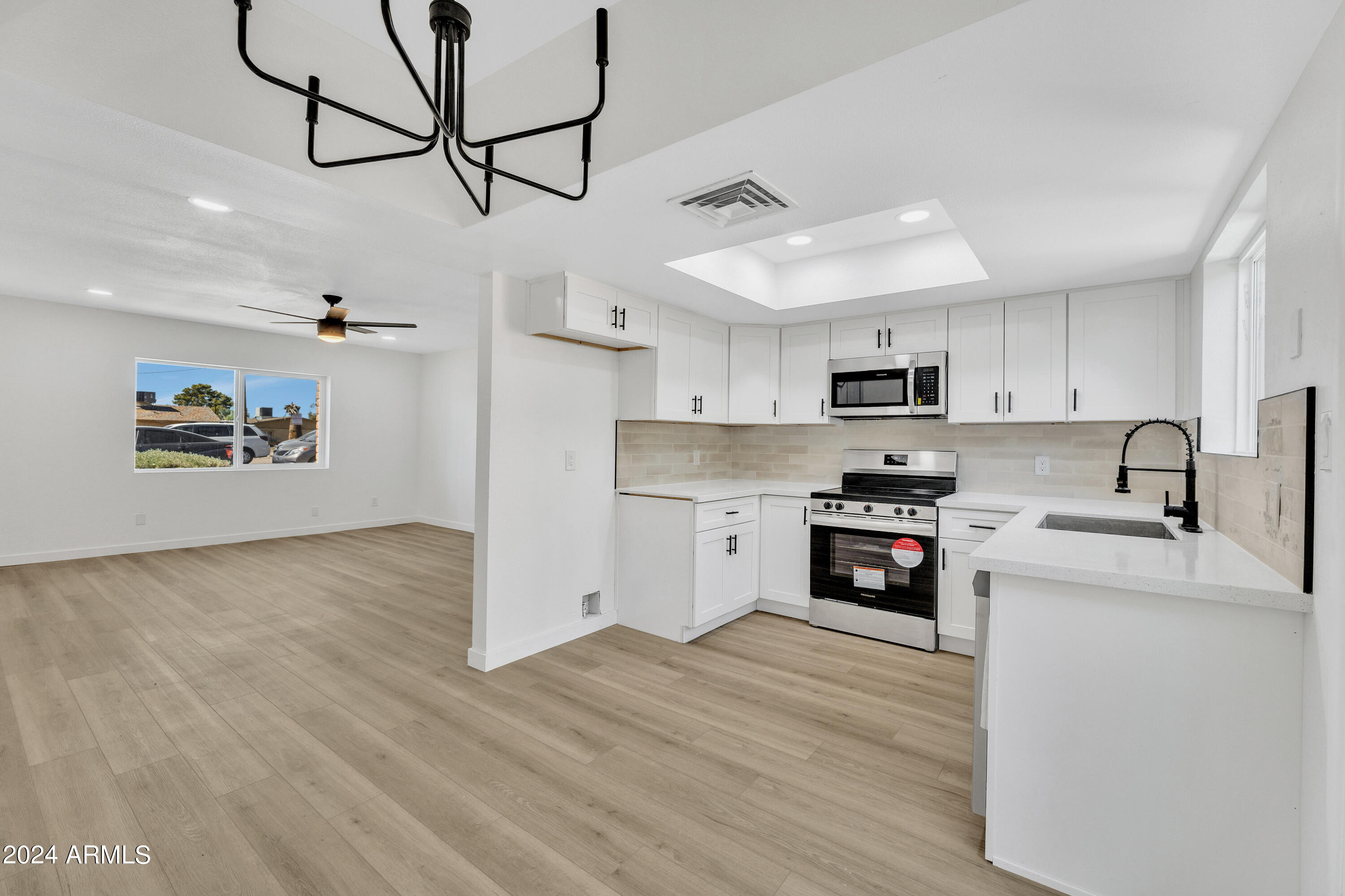 10411 N 11TH Avenue # 27